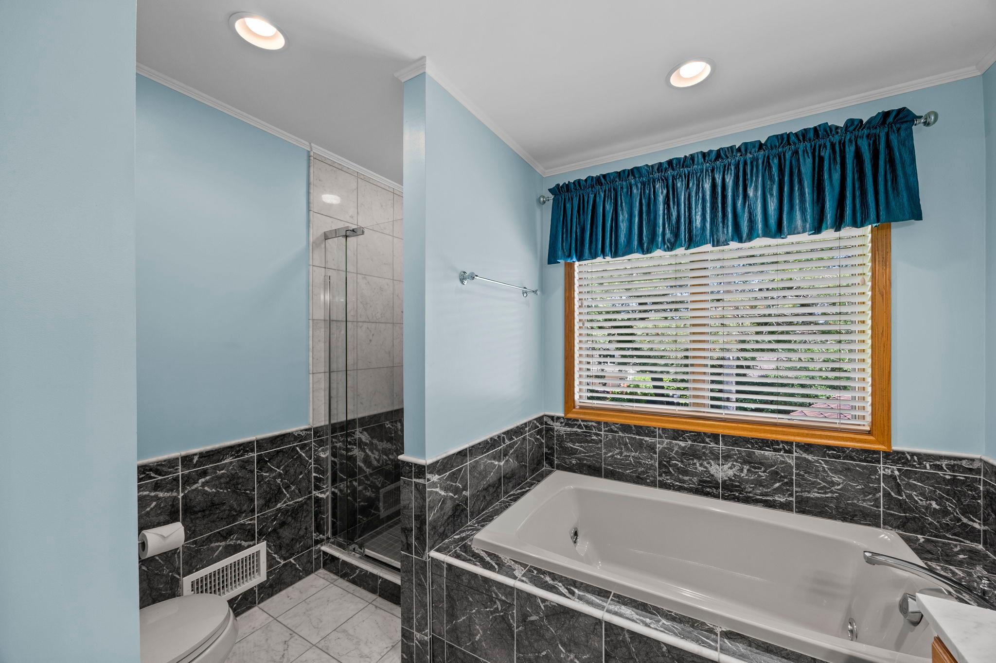 8941 Hunters Trail