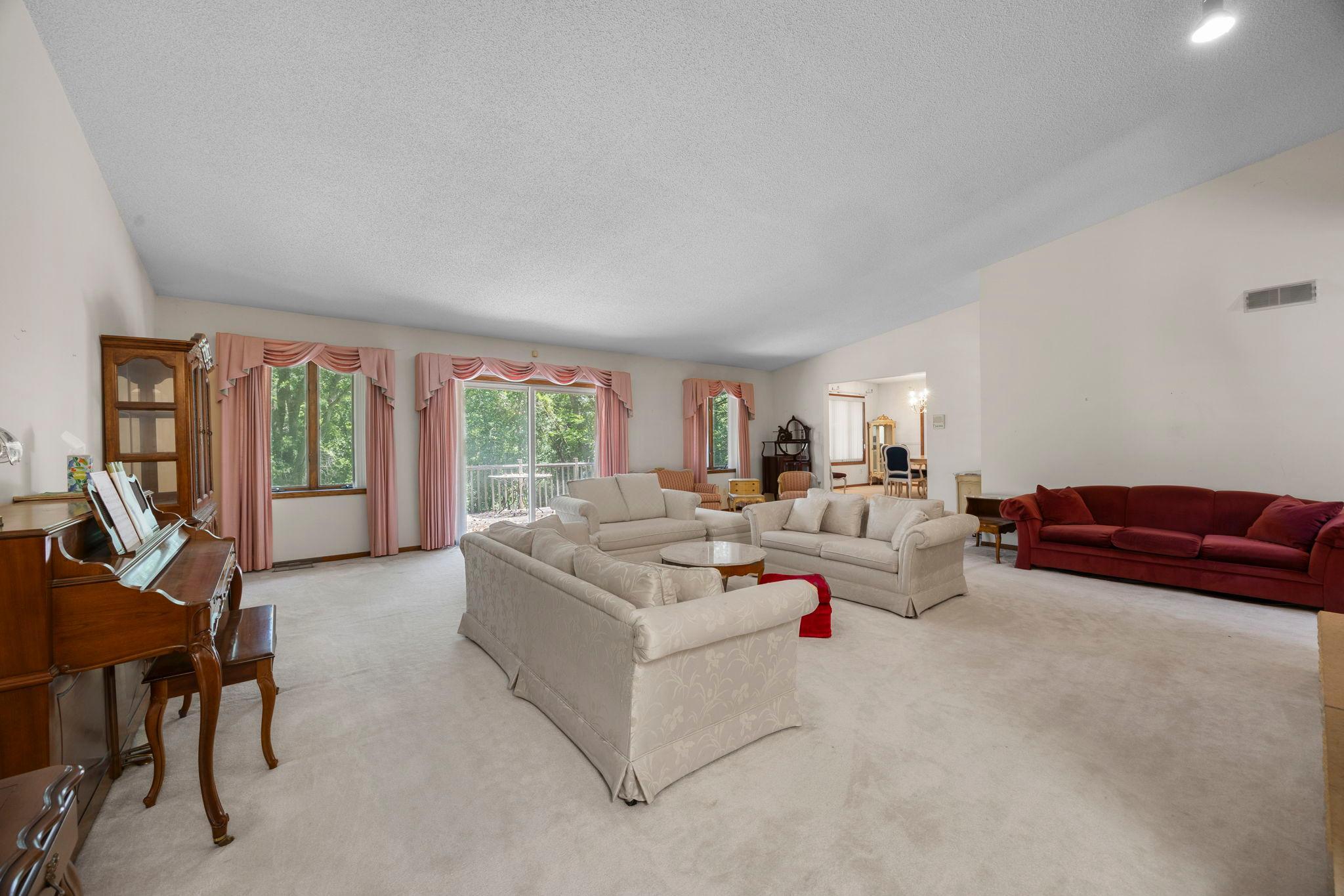 1070 Mcknight Road S