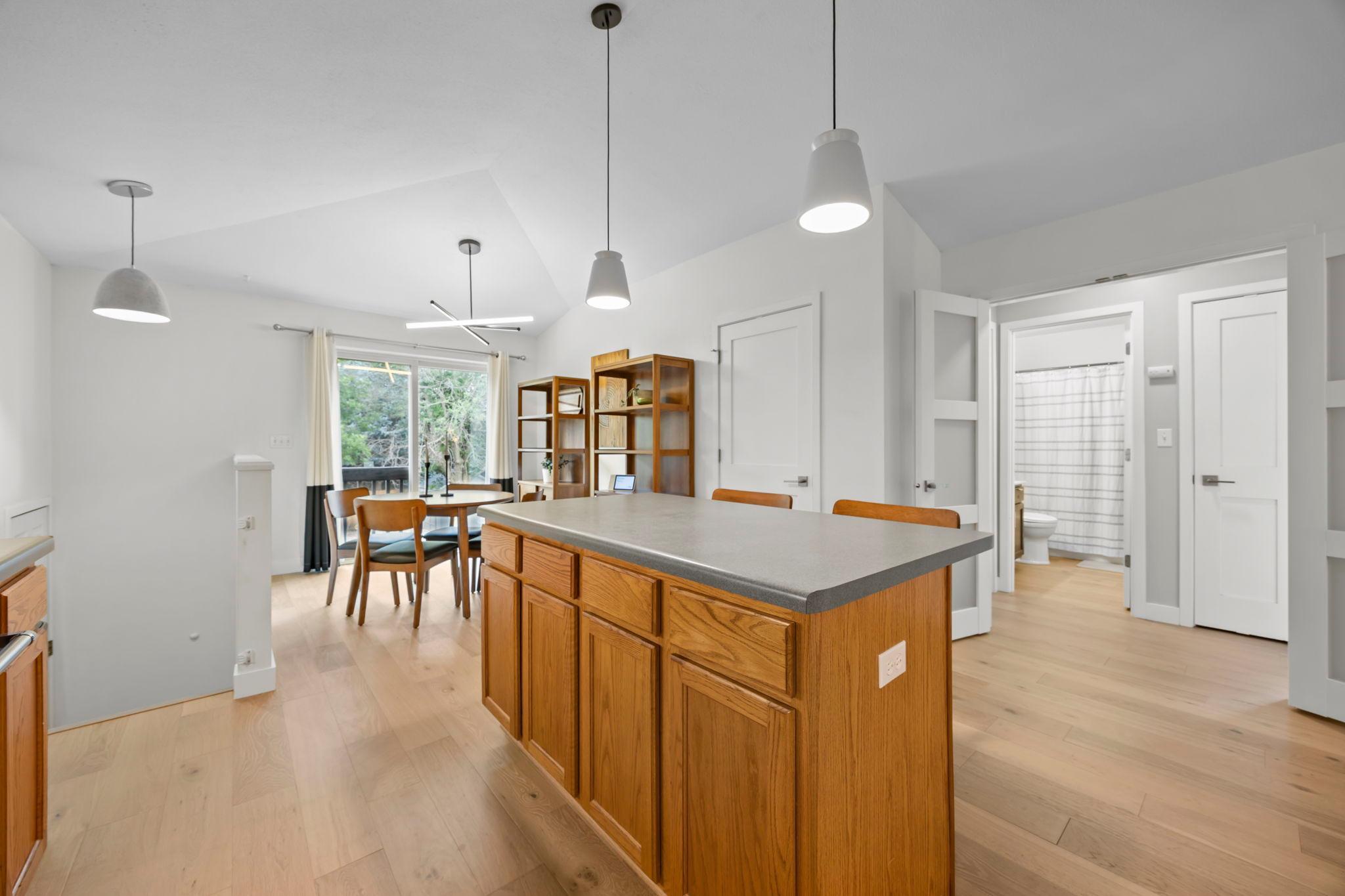 1904 Wilcox Boulevard W