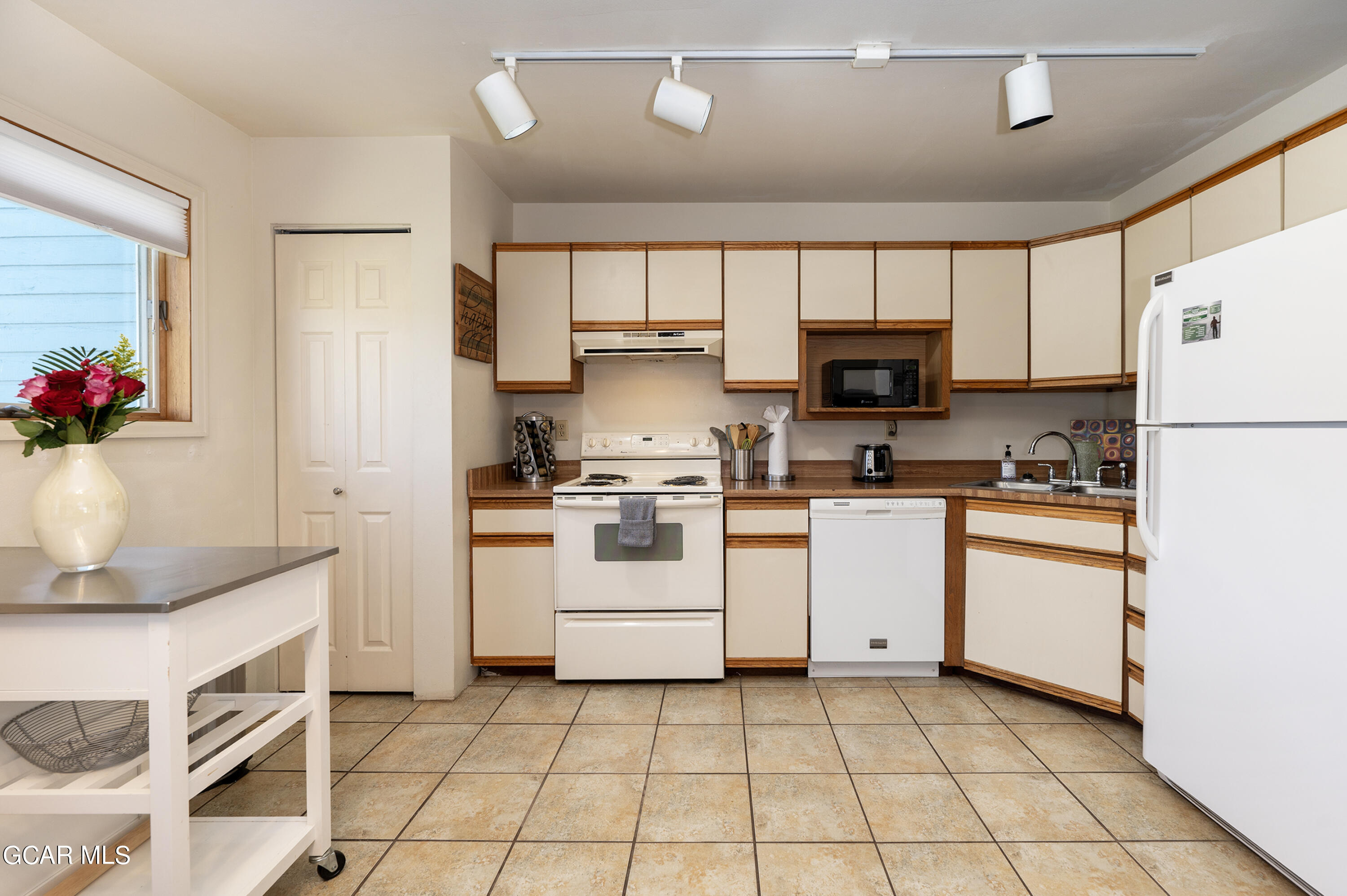 850 BADGER Lane Unit 2