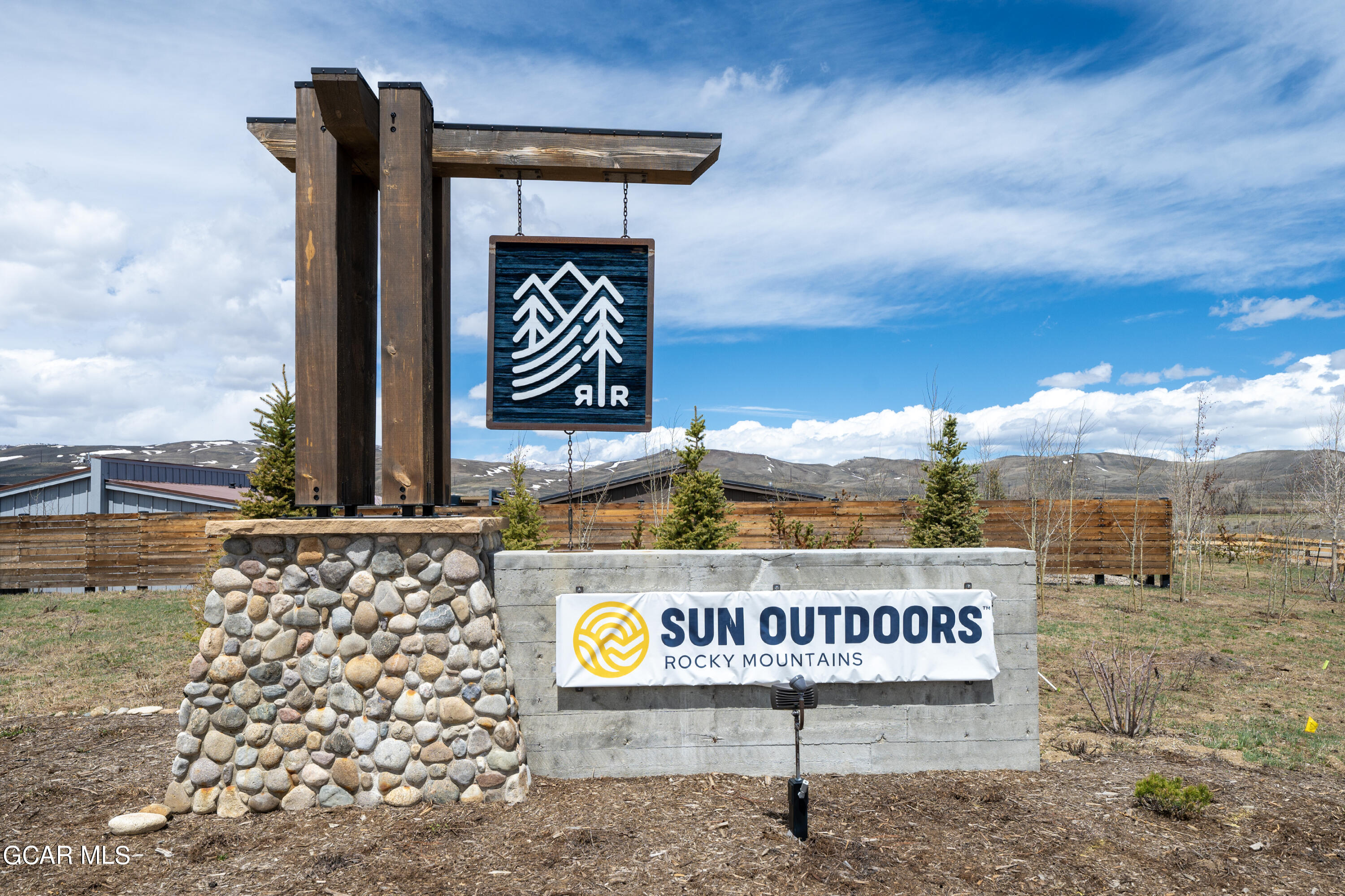 1051 Summit Trail V27