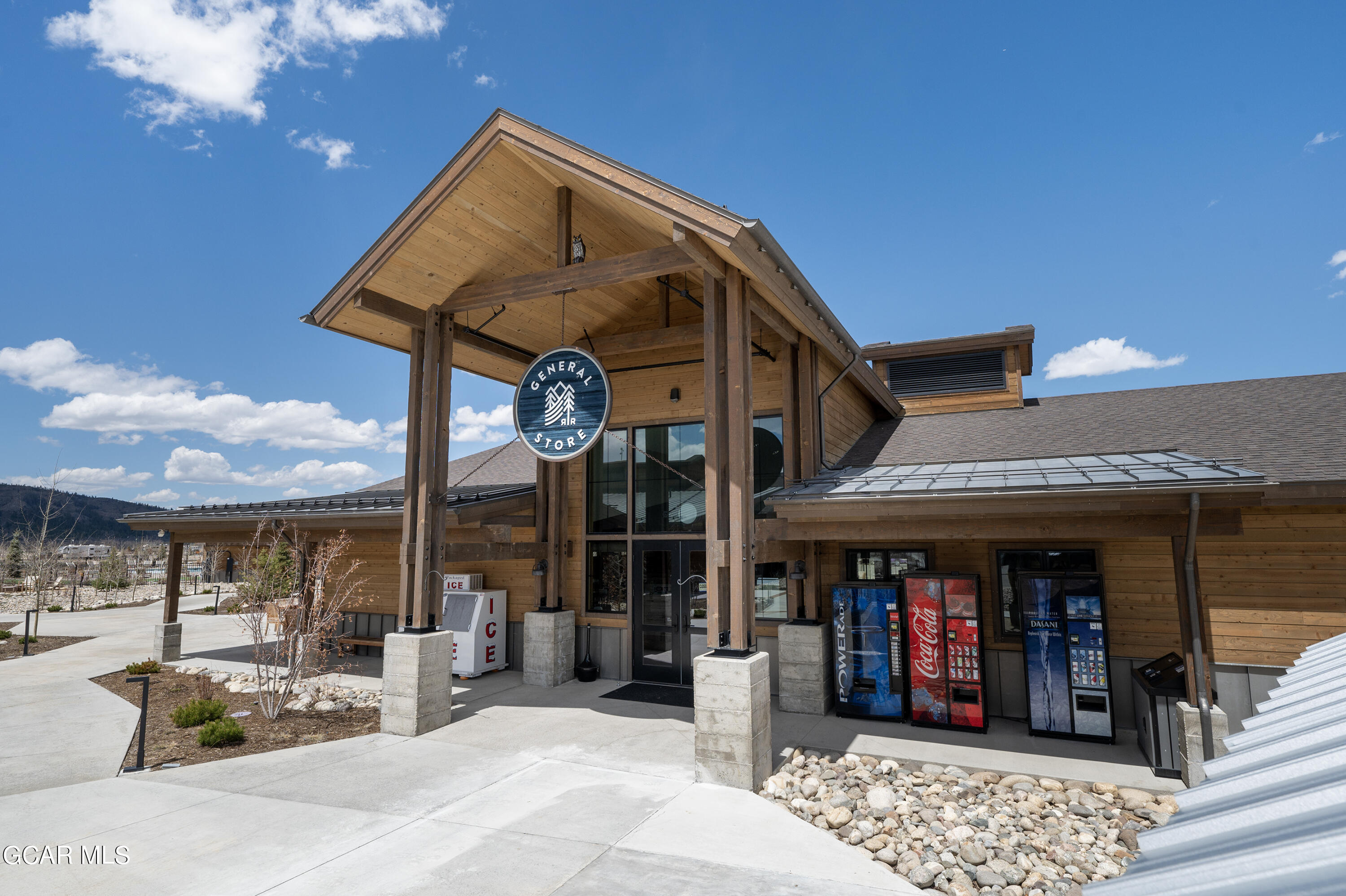 1051 Summit Trail V27