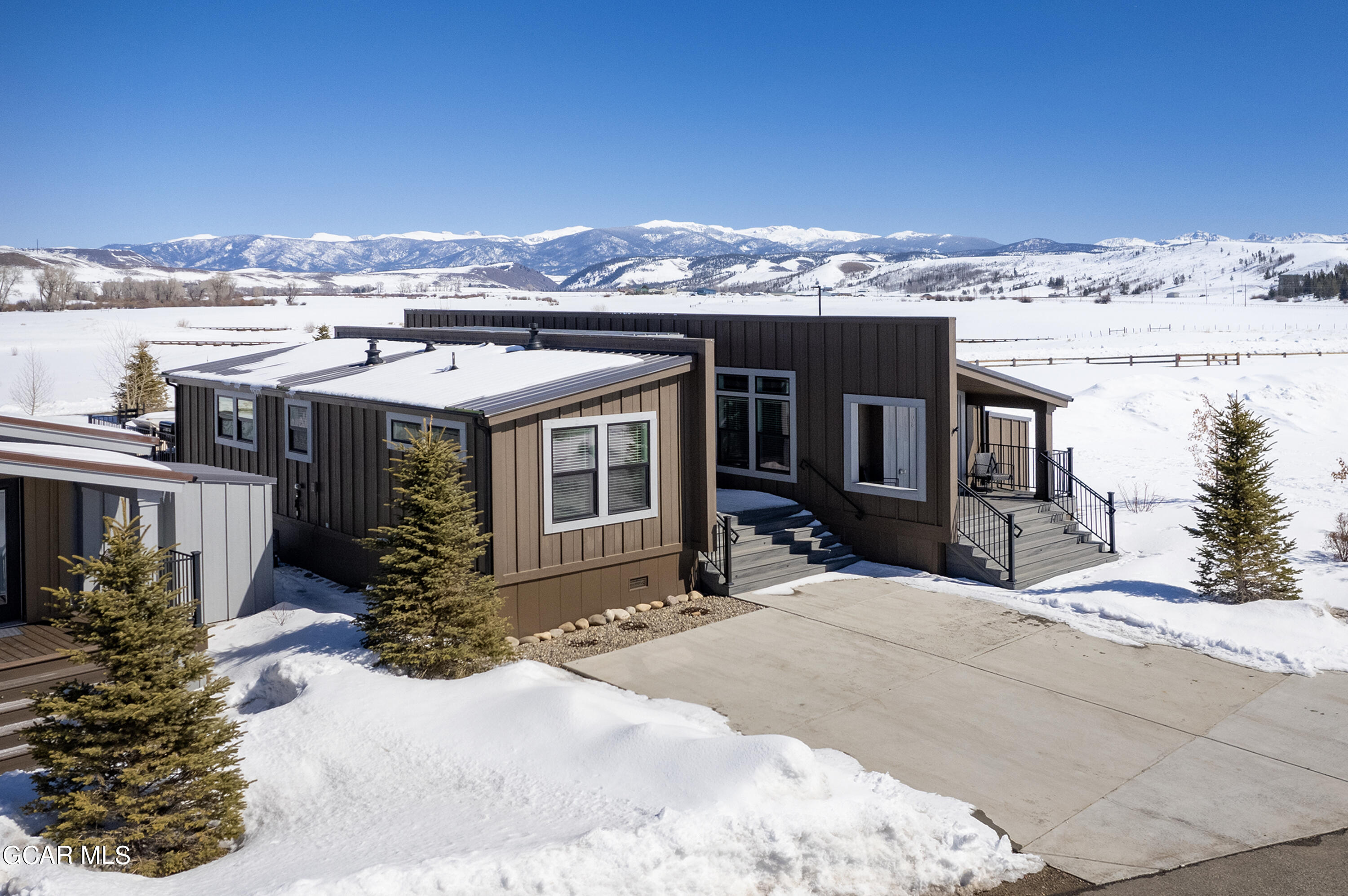 1051 Summit Trail V27