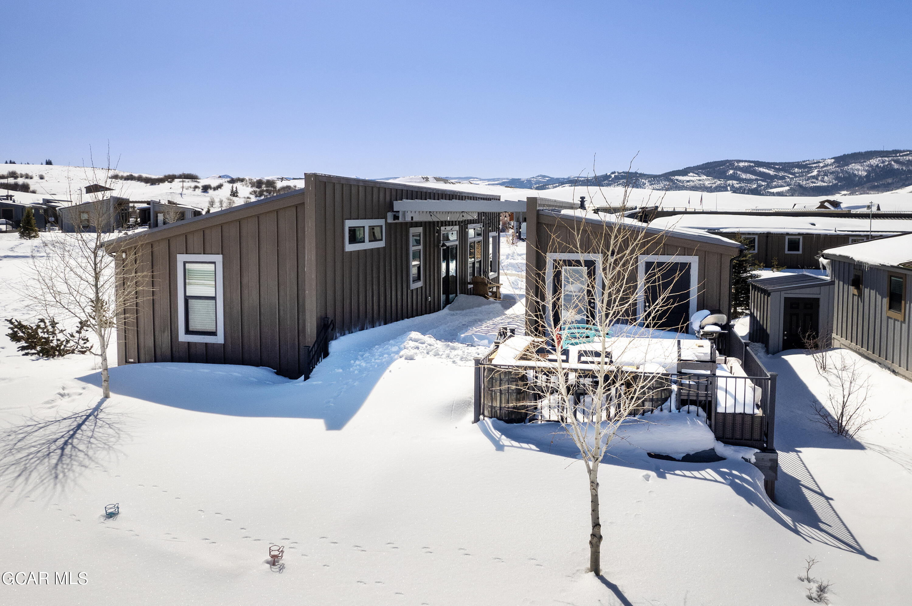 1051 Summit Trail V27