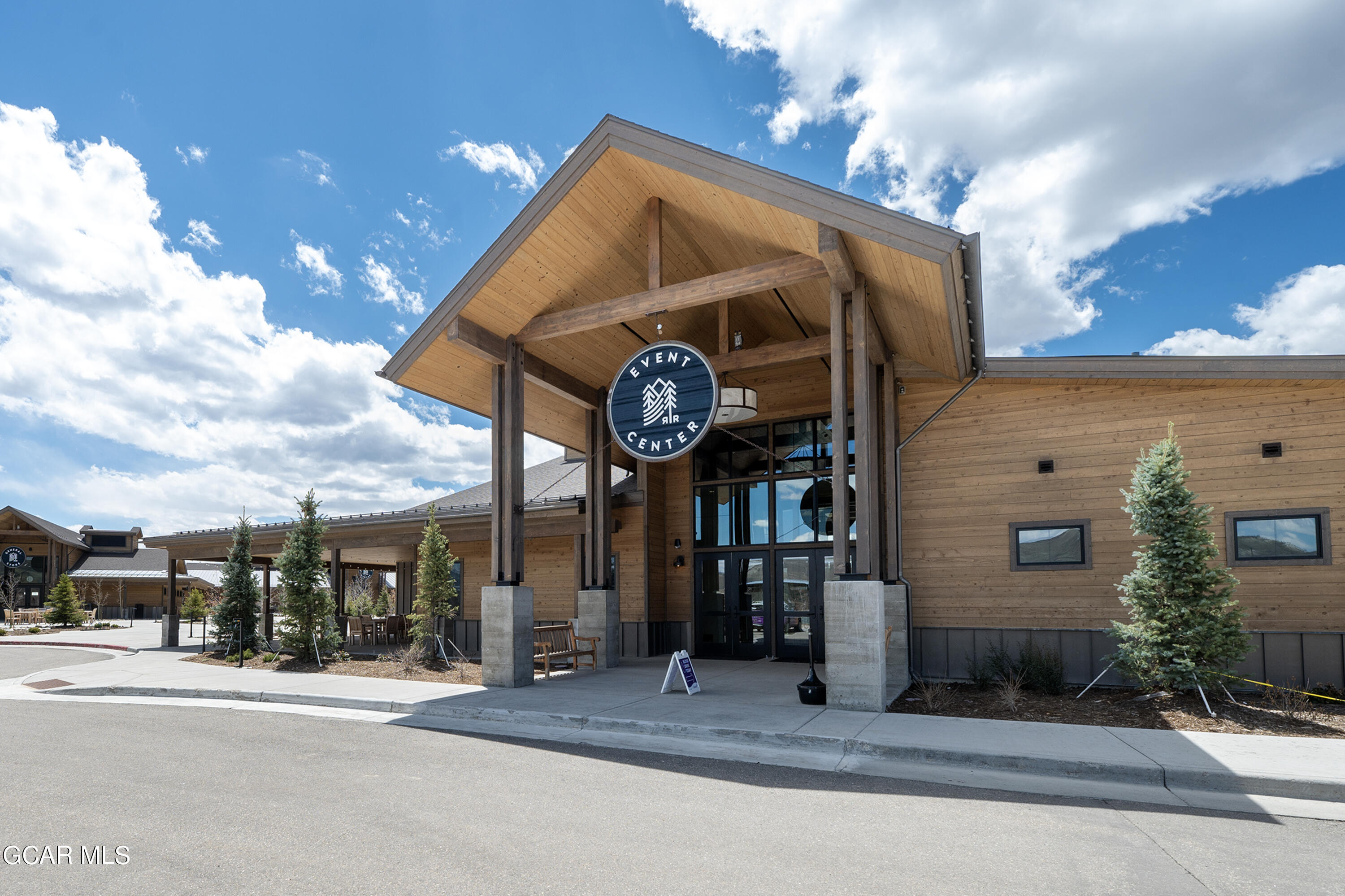 1051 Summit Trail V27