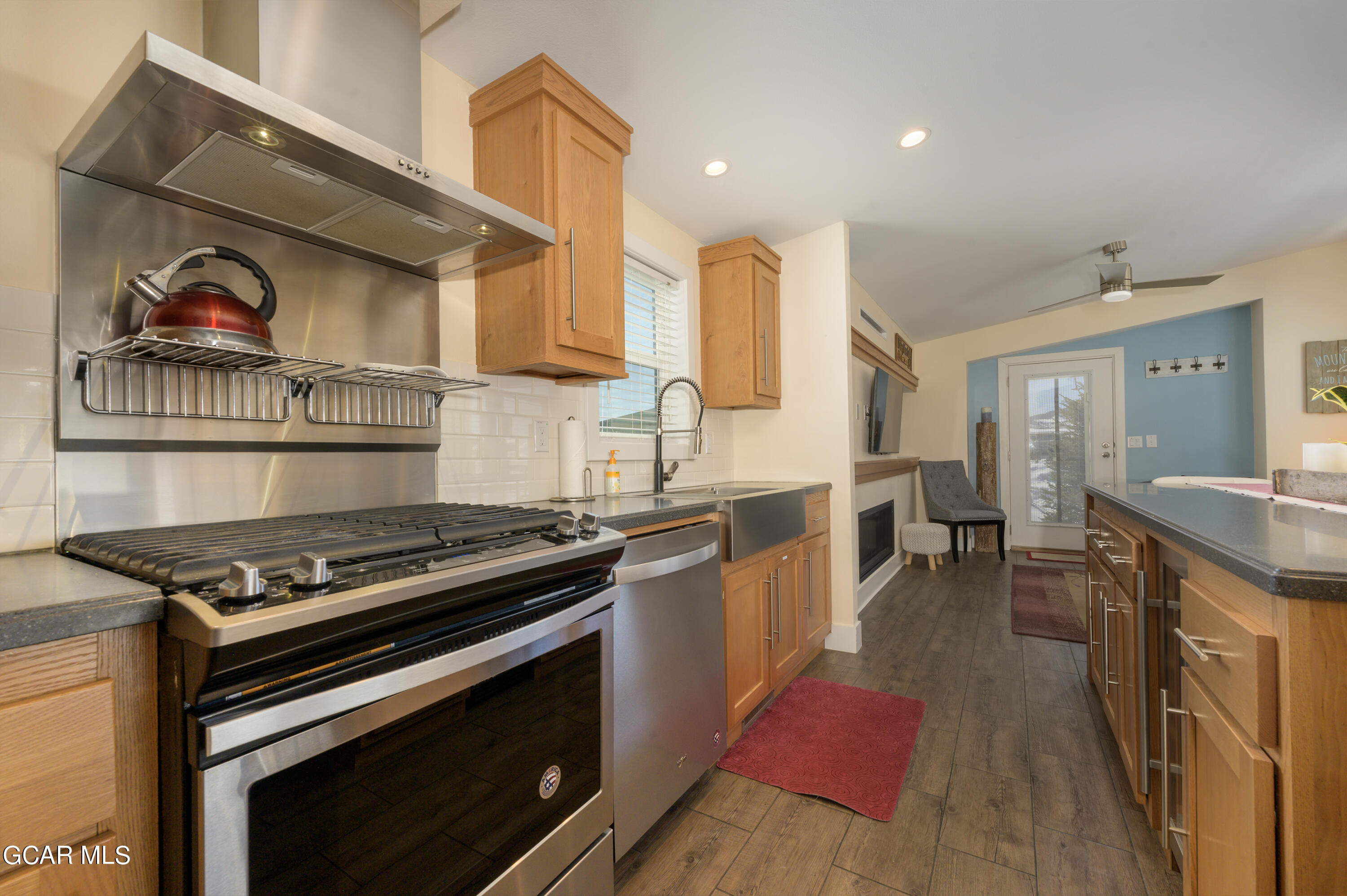 1051 Summit Trail V27