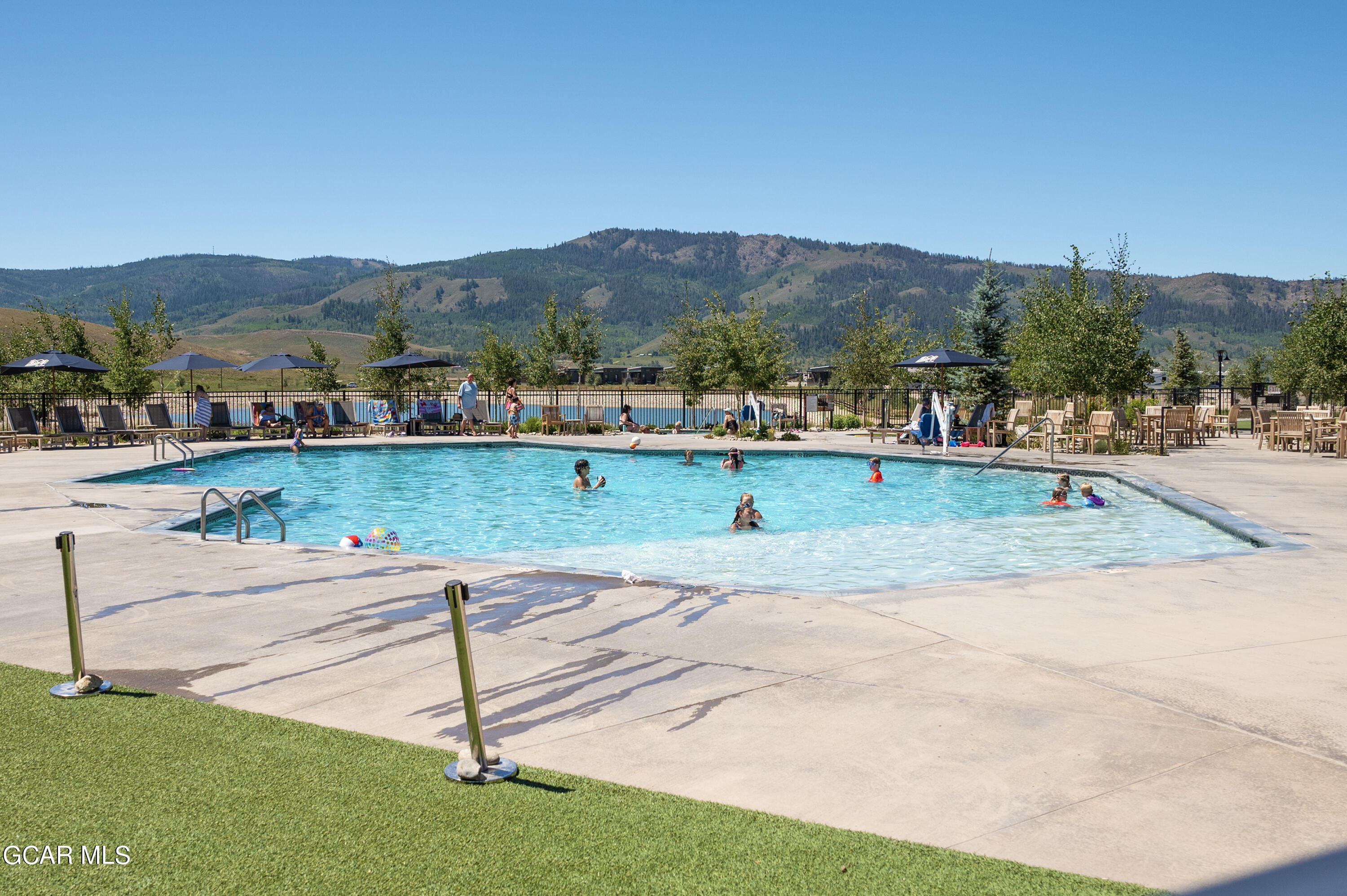 1051 Summit Trail V27