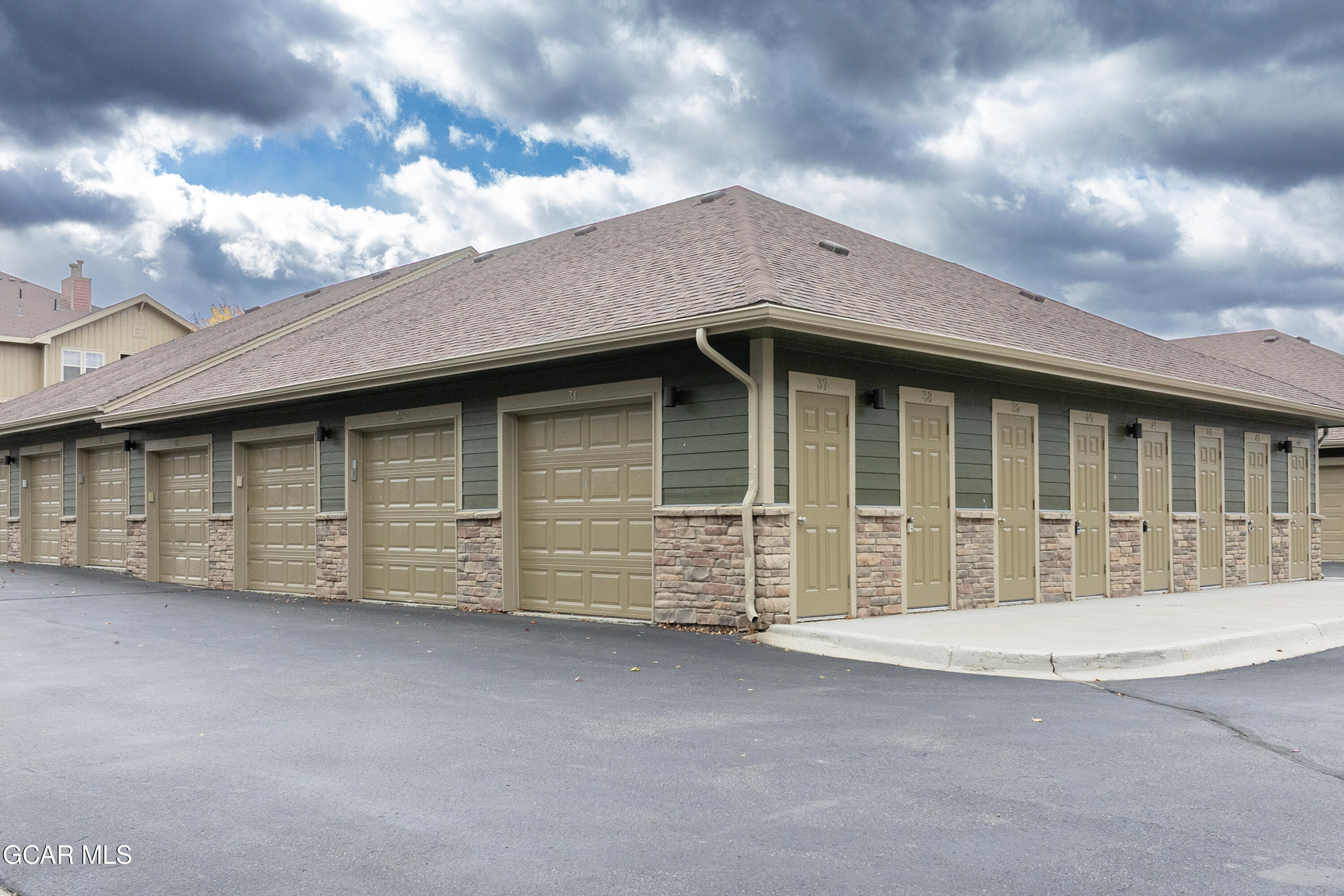 150 VILLAGE Road A-307