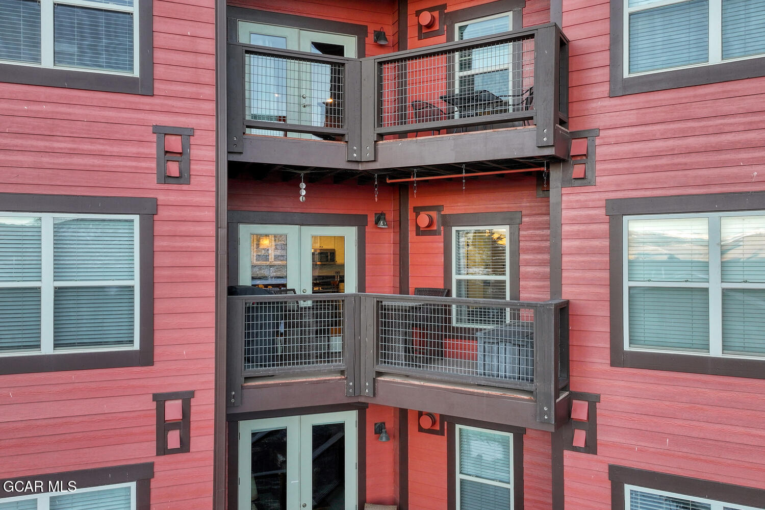 300 BASE CAMP Circle 204