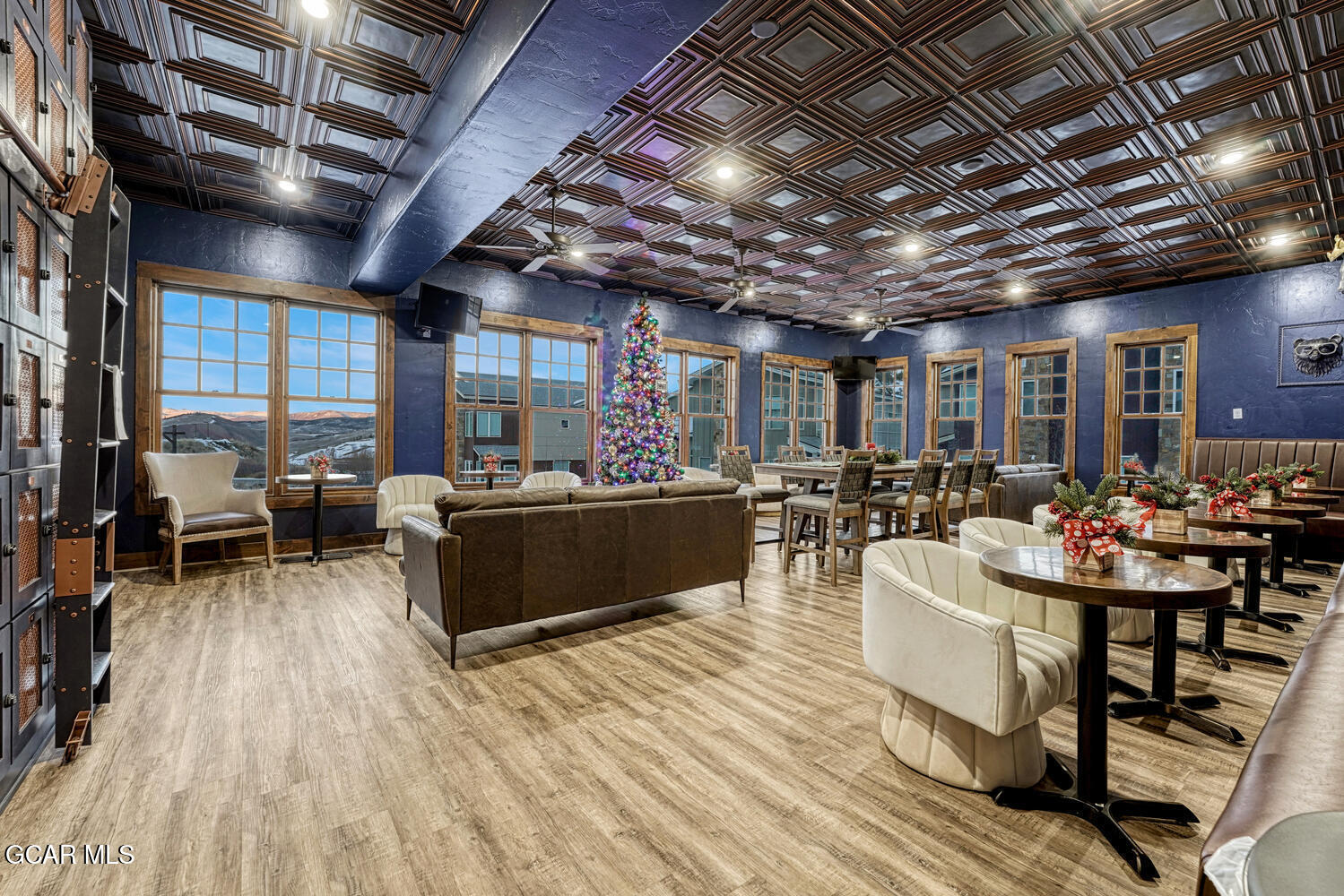 300 BASE CAMP Circle 204