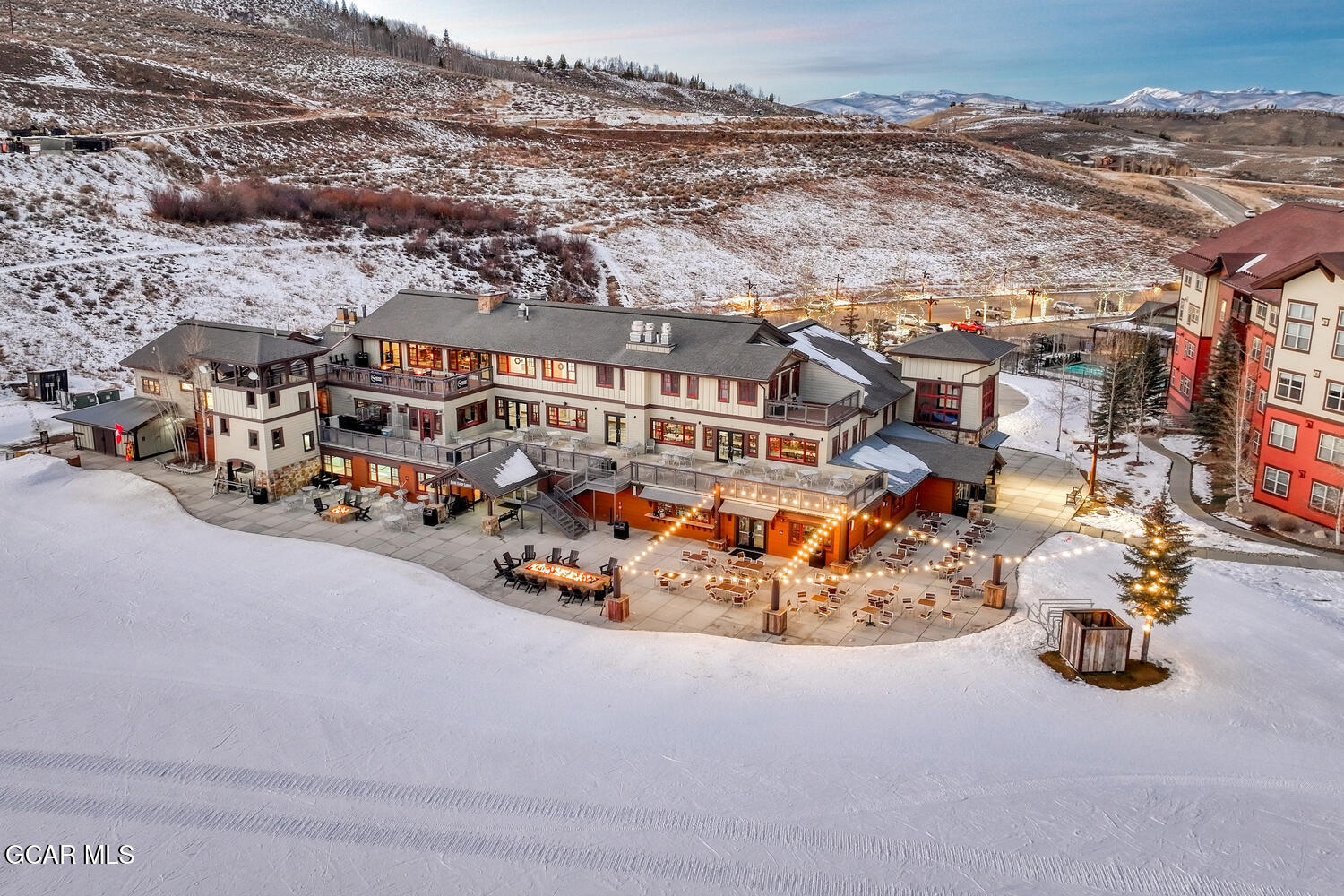 300 BASE CAMP Circle 204