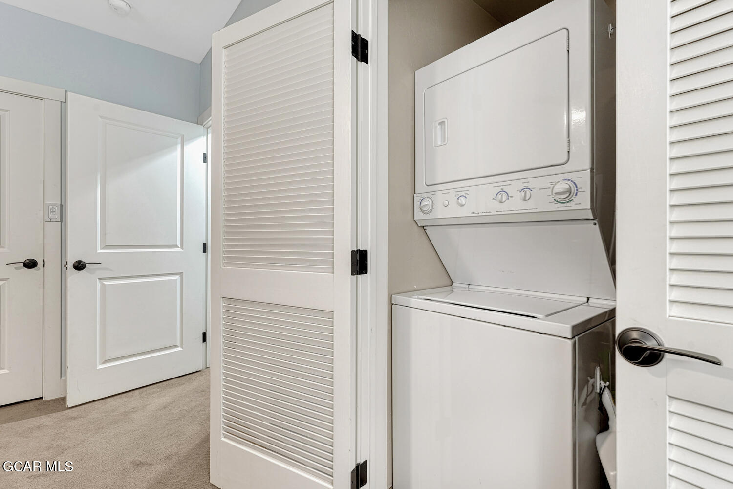 300 BASE CAMP Circle 204