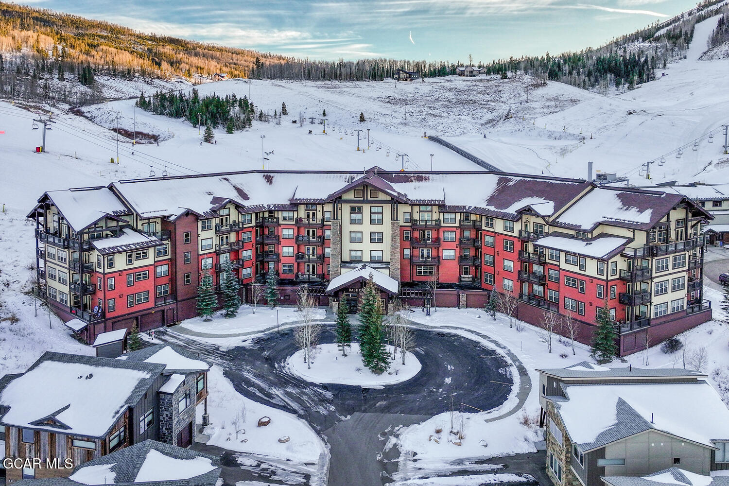 300 BASE CAMP Circle 204