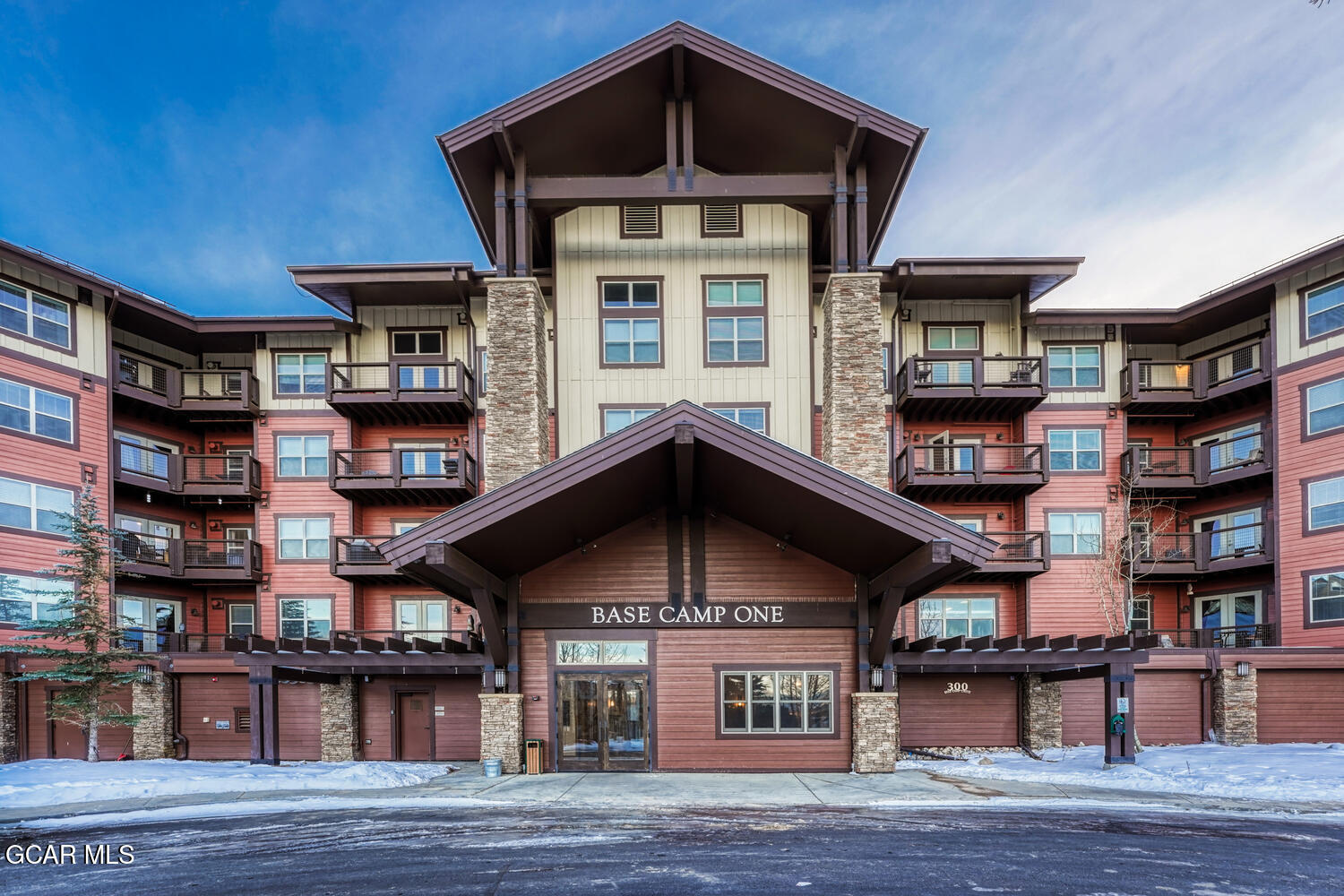 300 BASE CAMP Circle 204