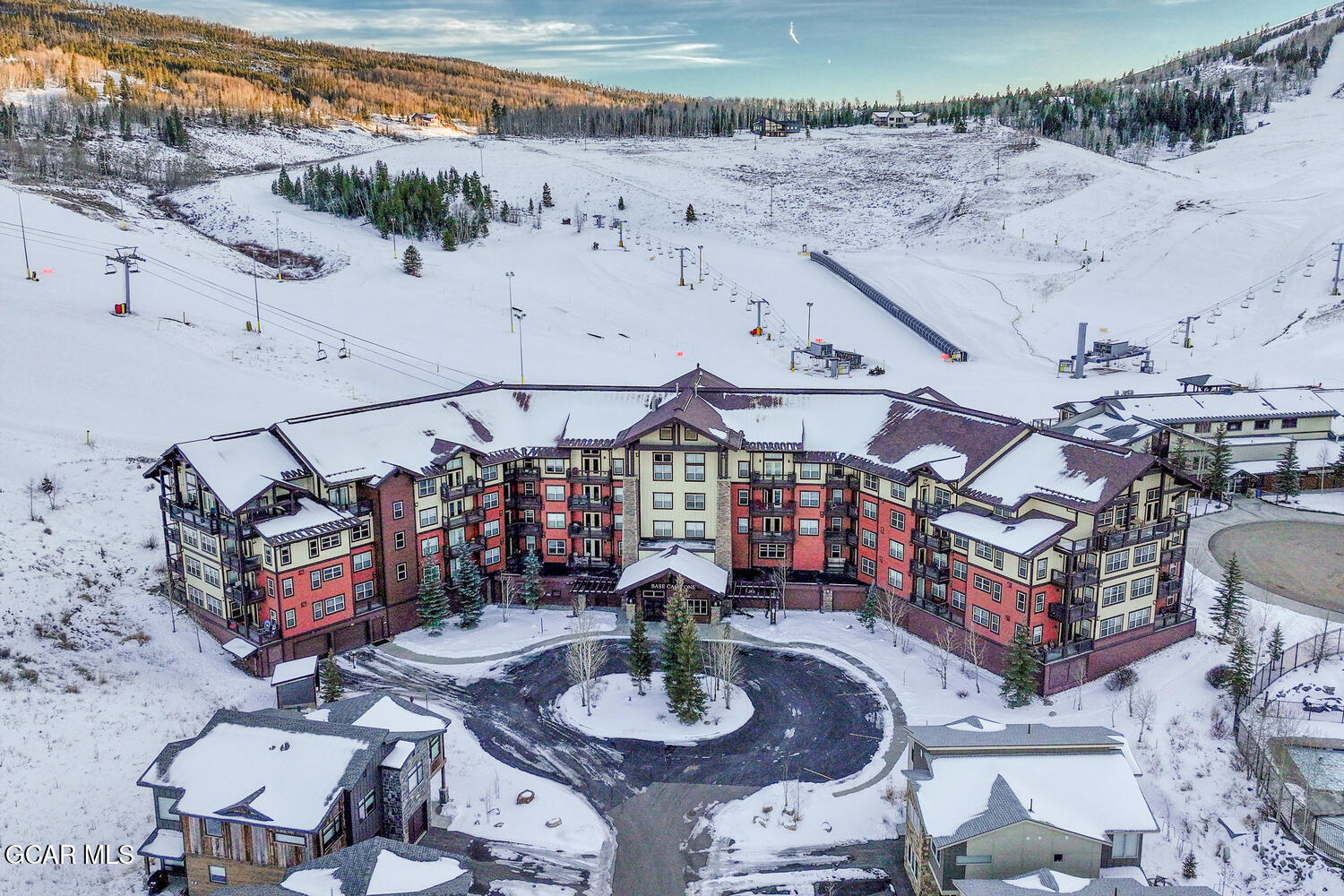 300 BASE CAMP Circle 204