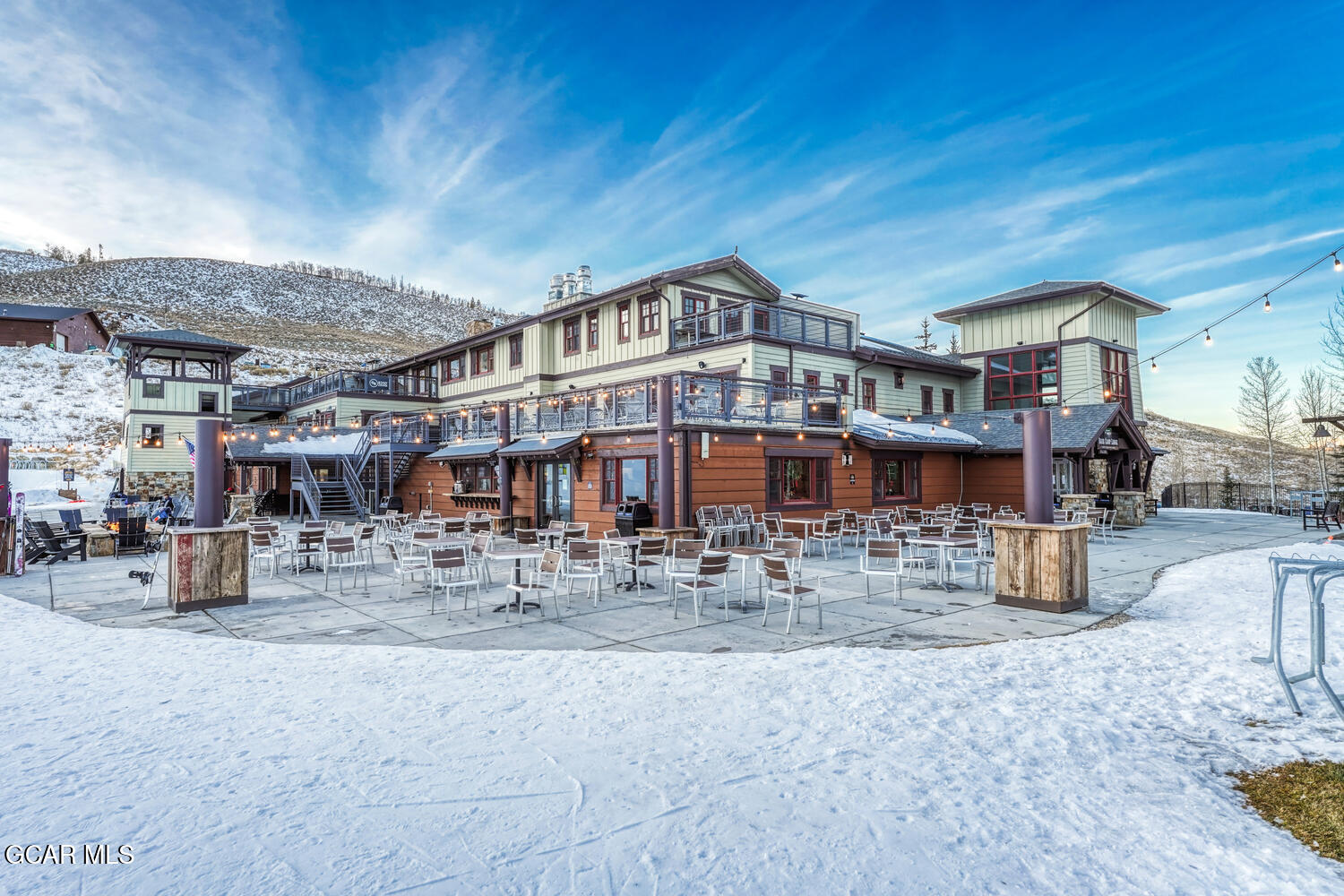 300 BASE CAMP Circle 204