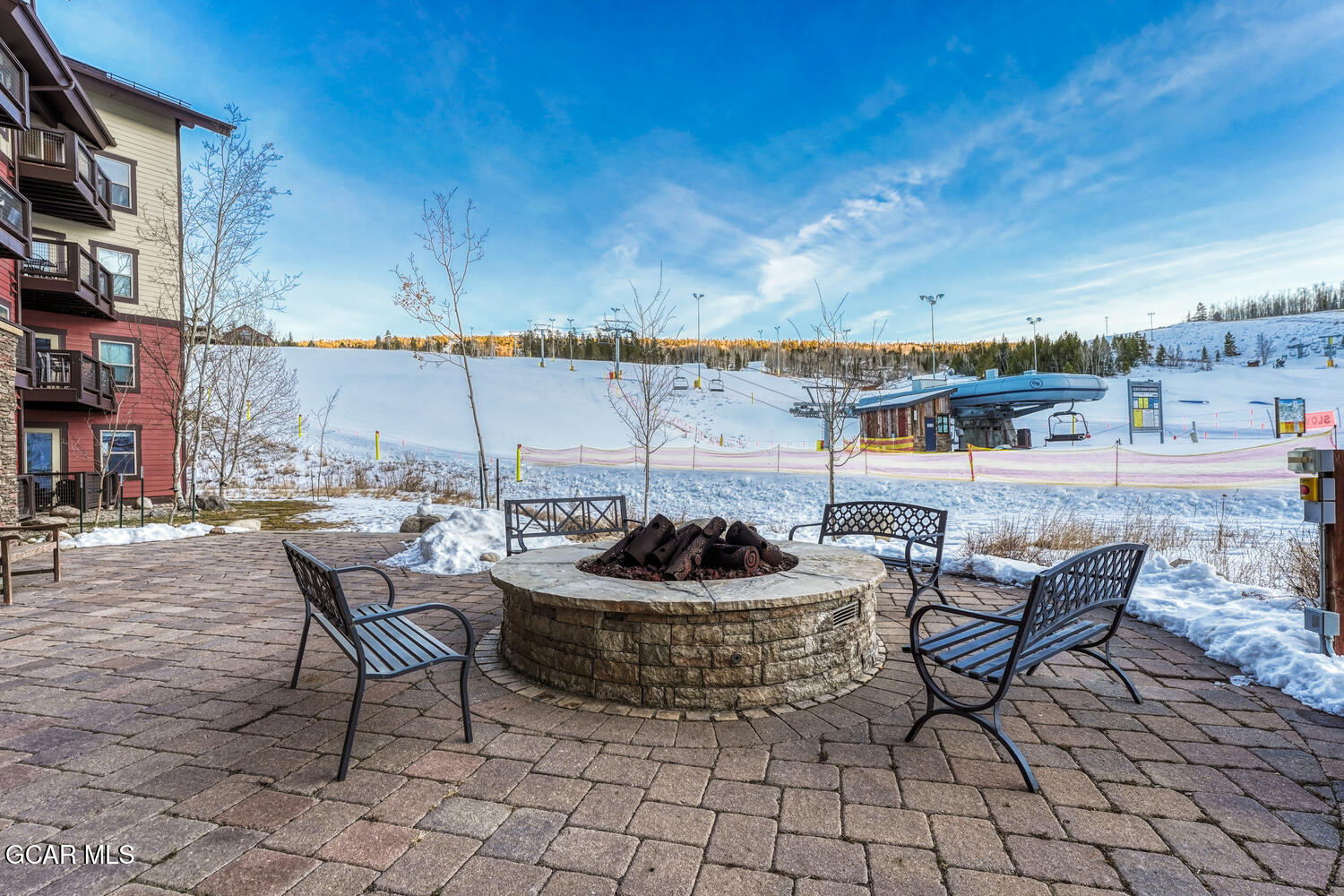 300 BASE CAMP Circle 204