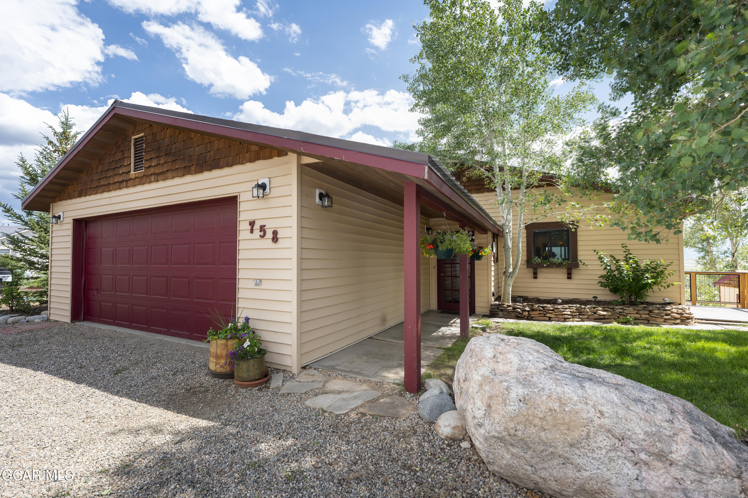 758 East TOPAZ Avenue