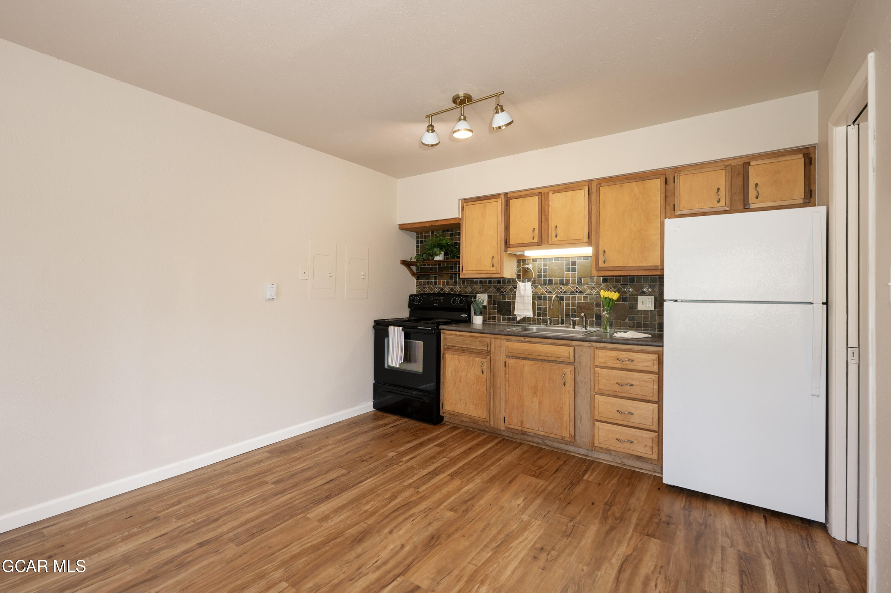 90 HIDEAWAY Drive 4