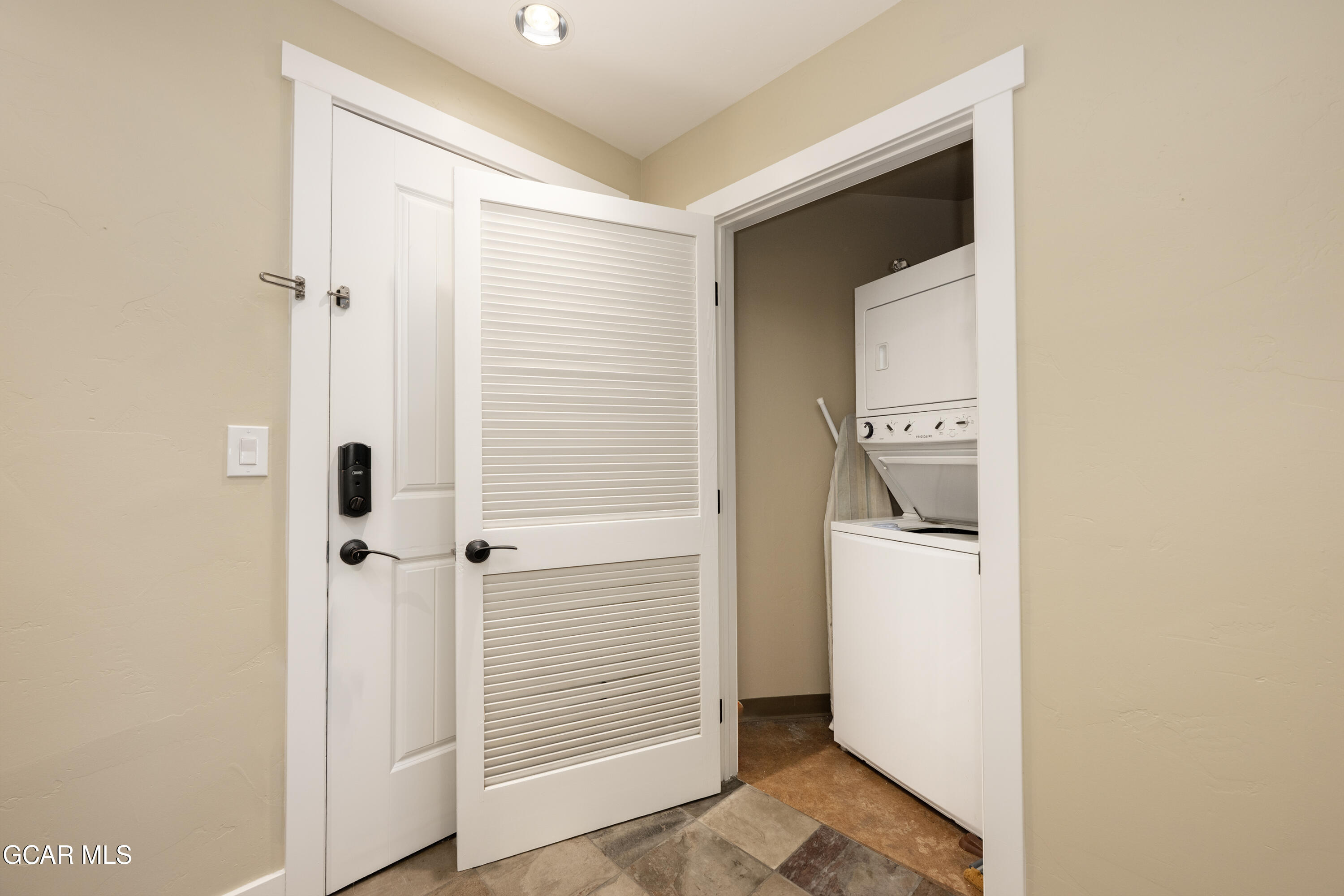 300 BASE CAMP Circle 411