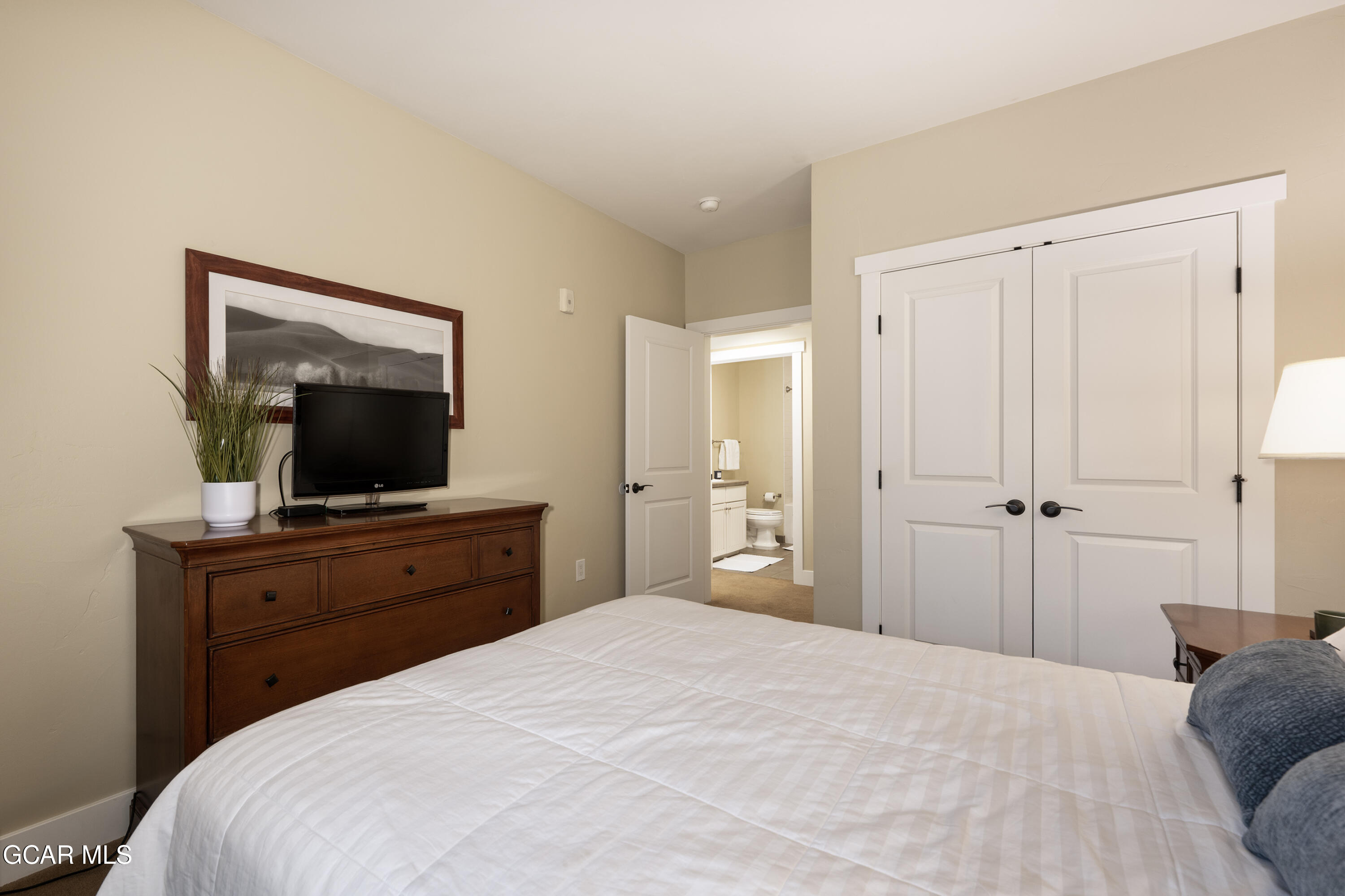 300 BASE CAMP Circle 411