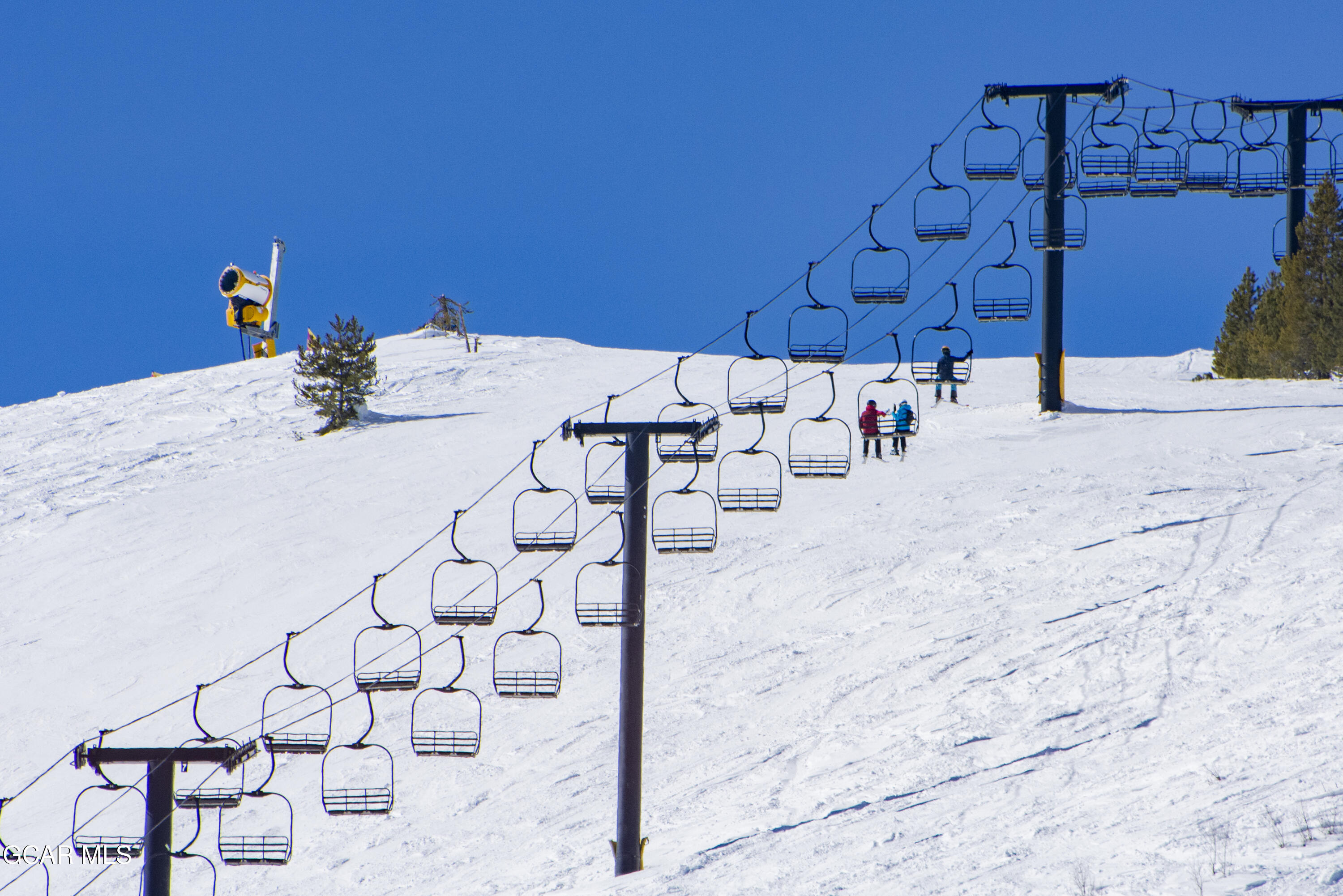 300 BASE CAMP Circle 411