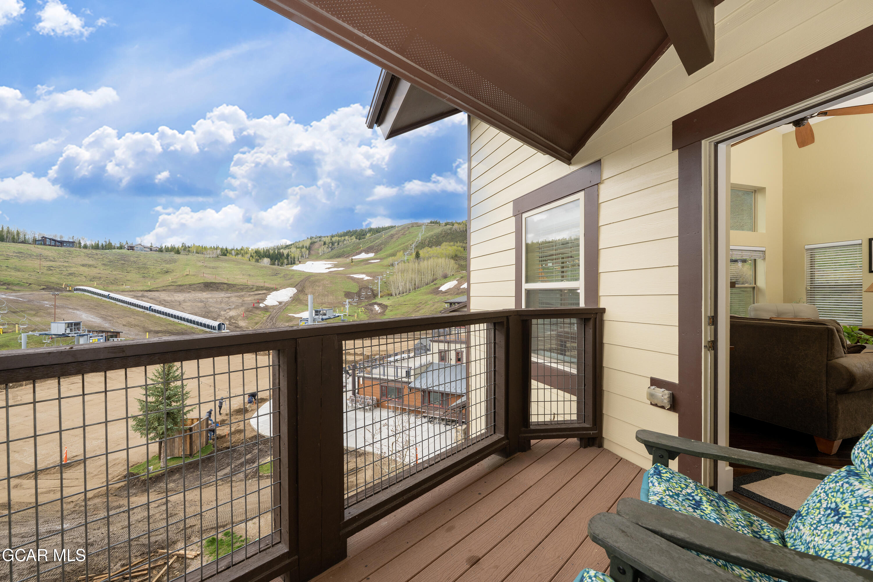 300 BASE CAMP Circle 411