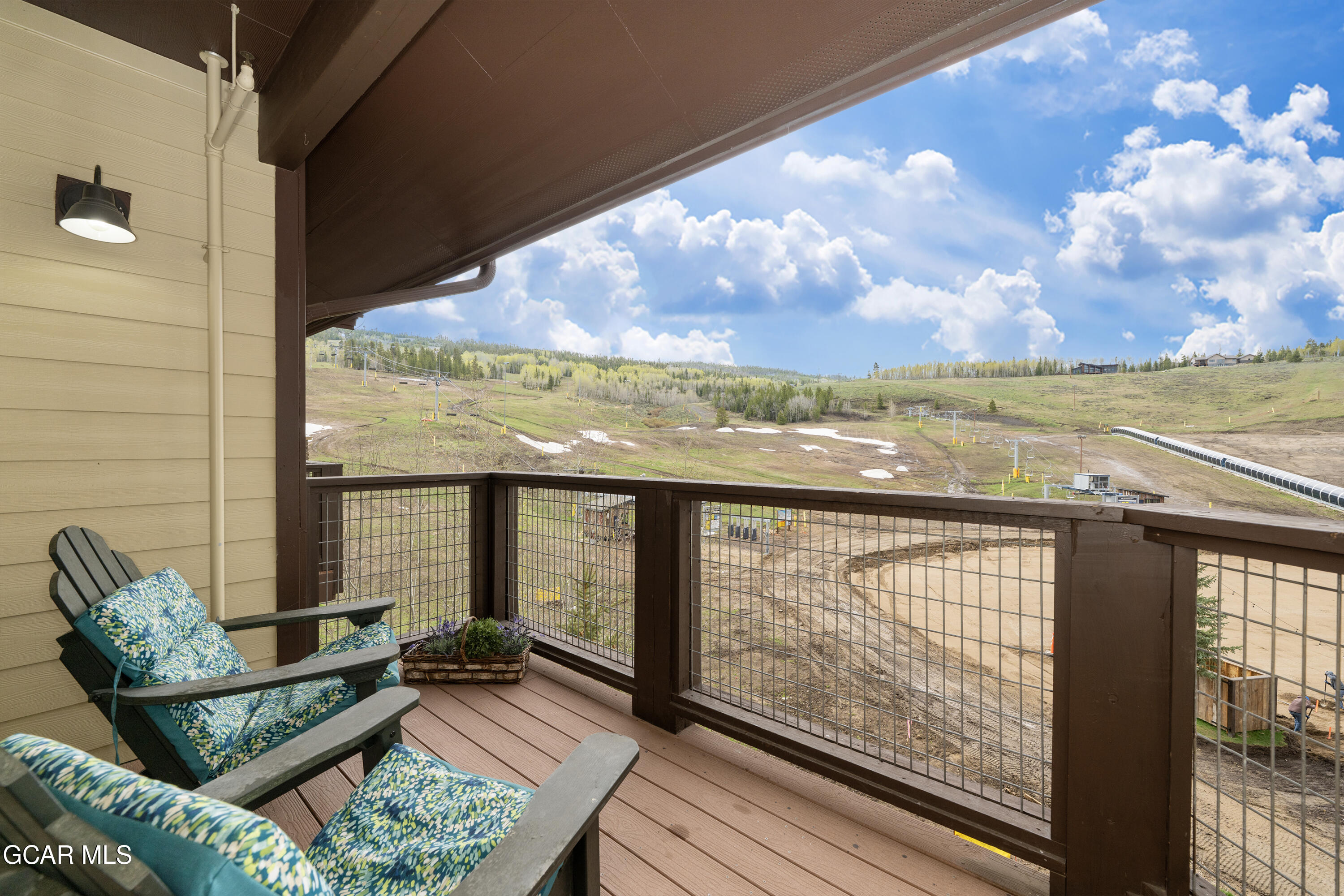 300 BASE CAMP Circle 411