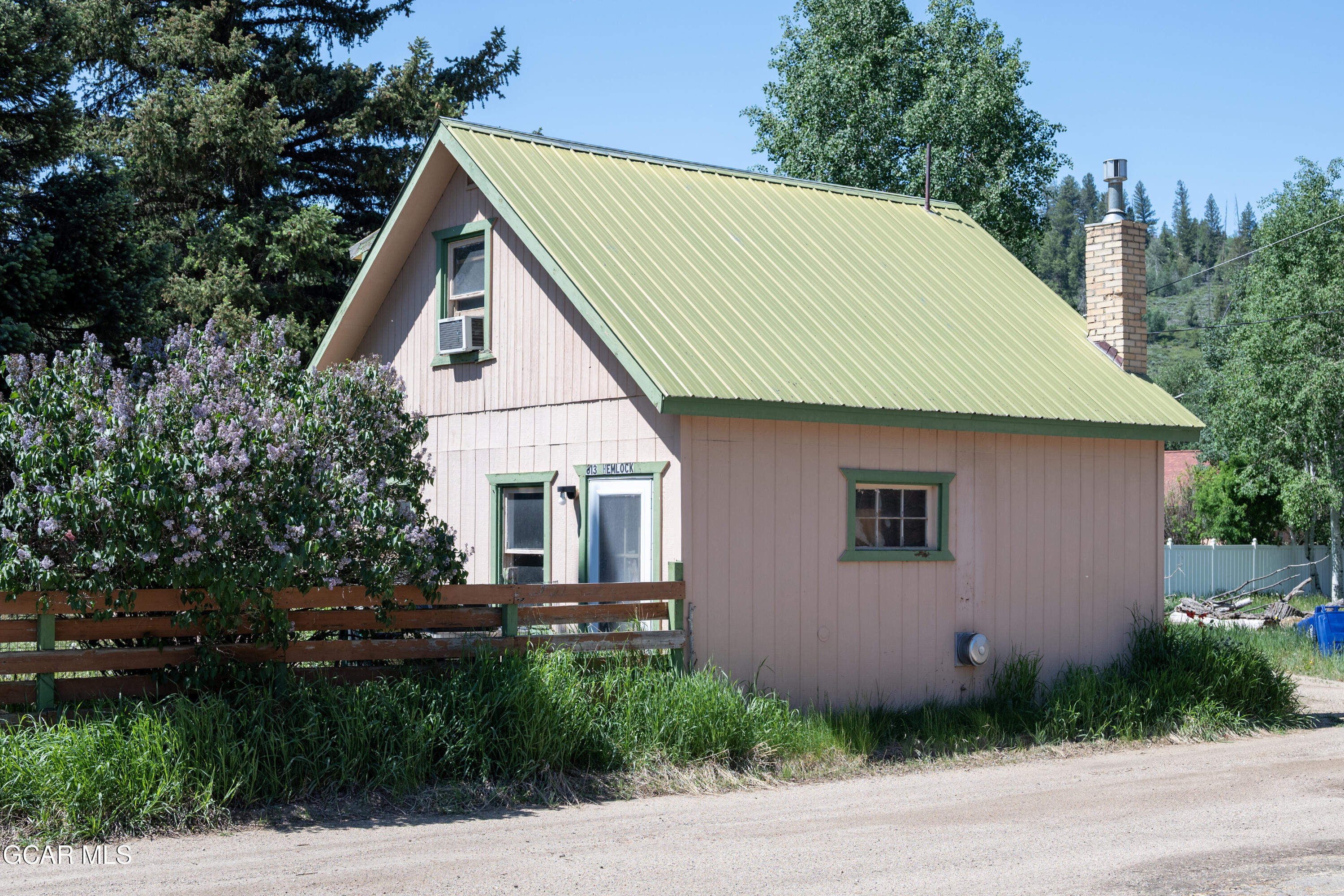 613 HEMLOCK Street