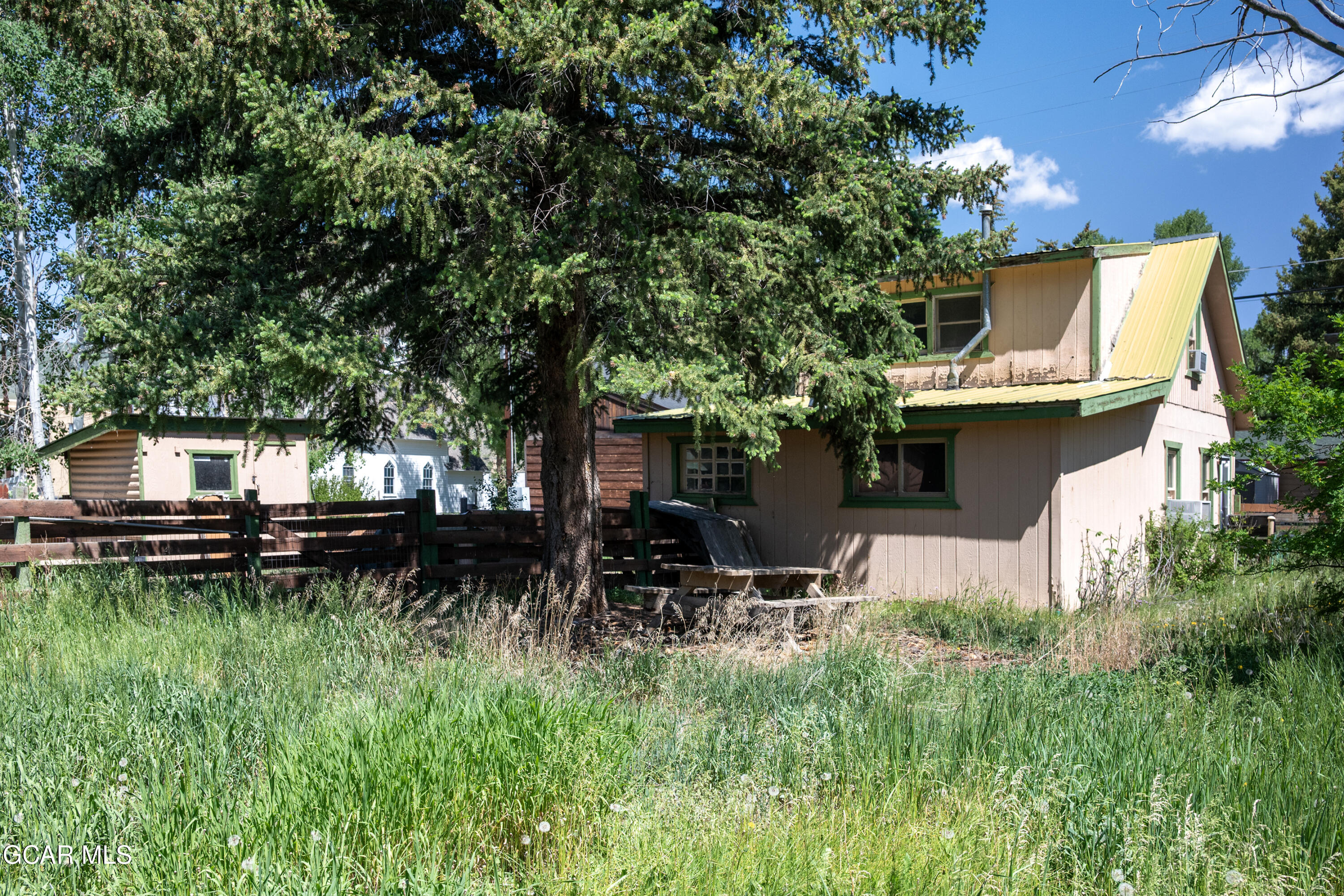 613 HEMLOCK Street