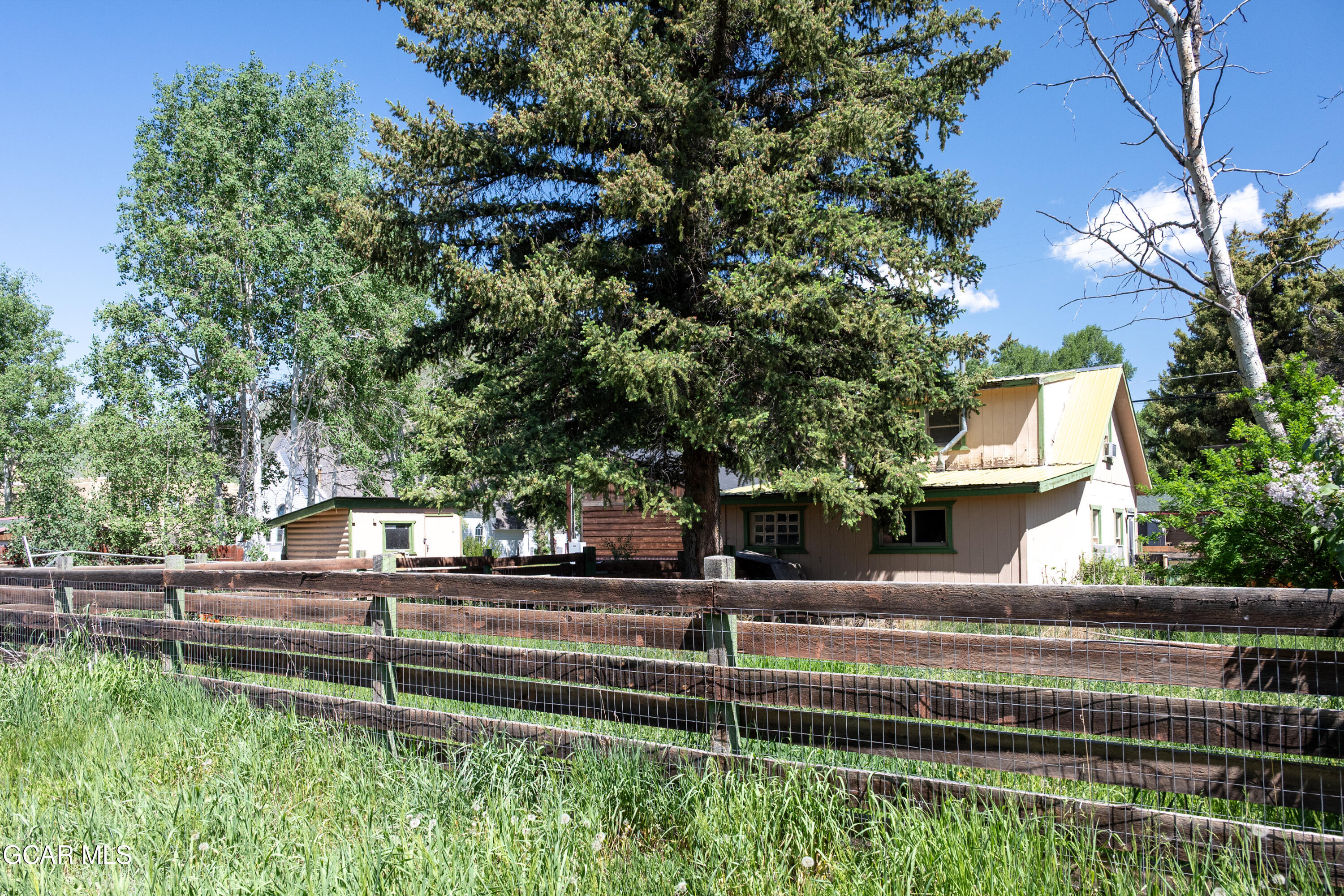 613 HEMLOCK Street