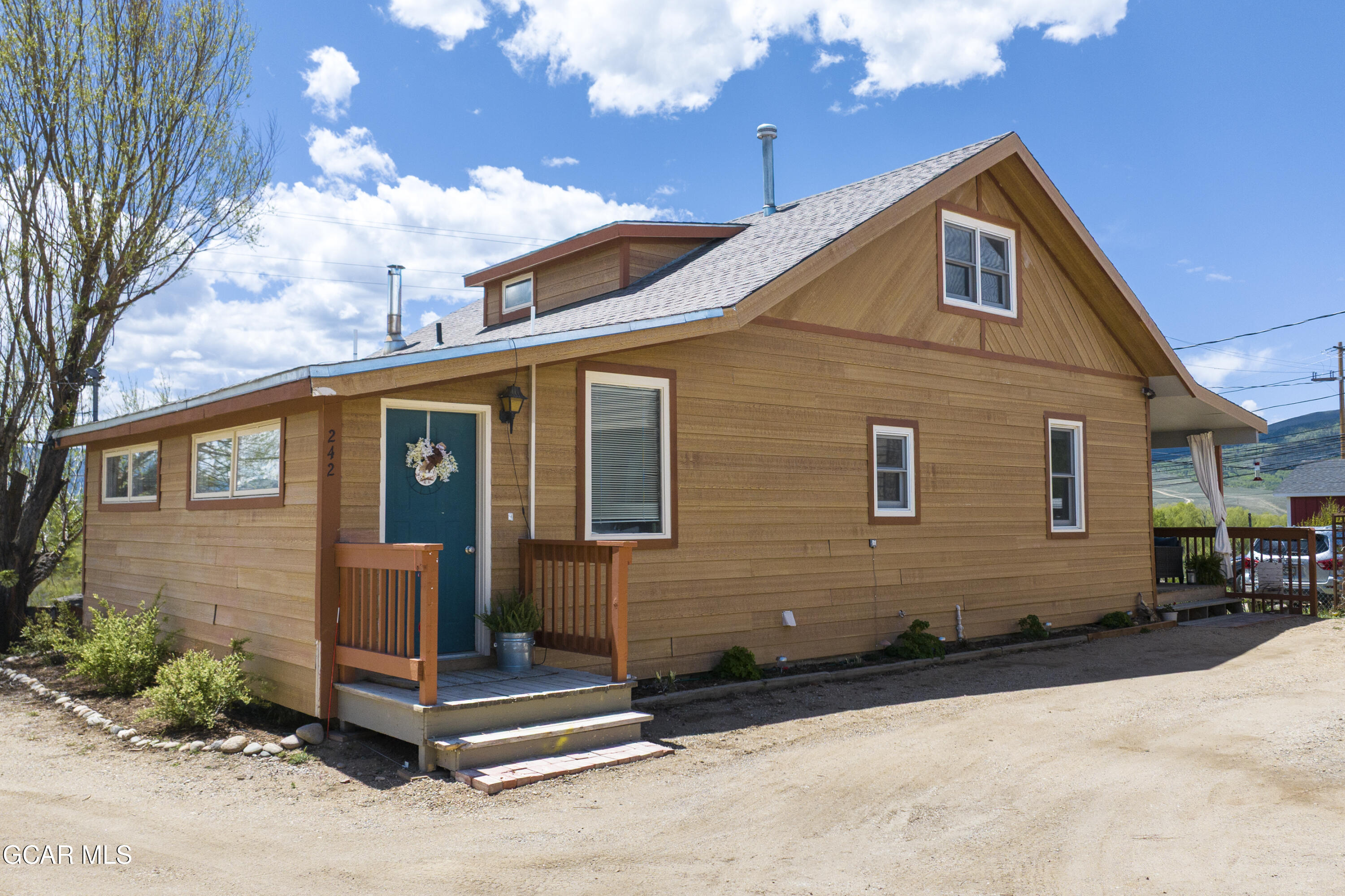 242 East AGATE Avenue