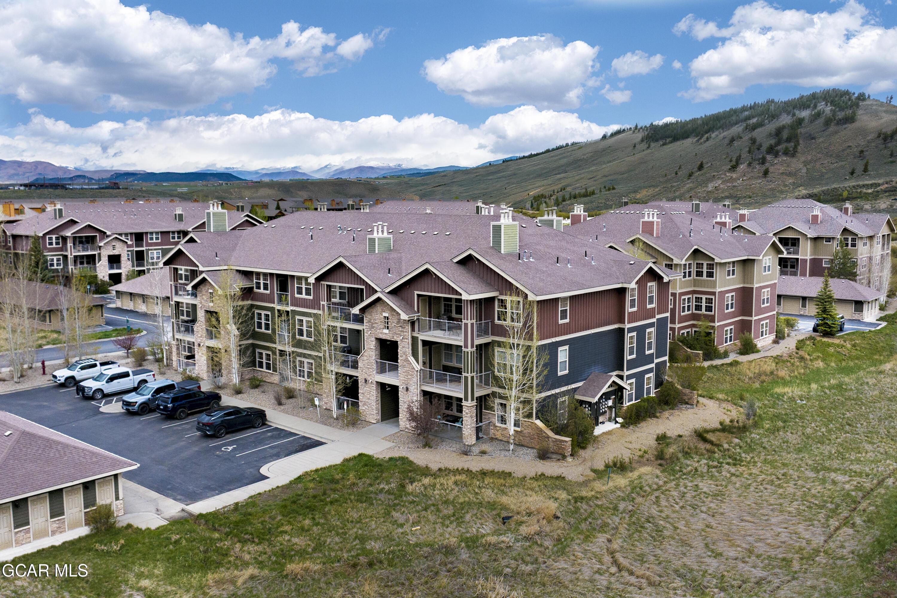 160 VILLAGE F107