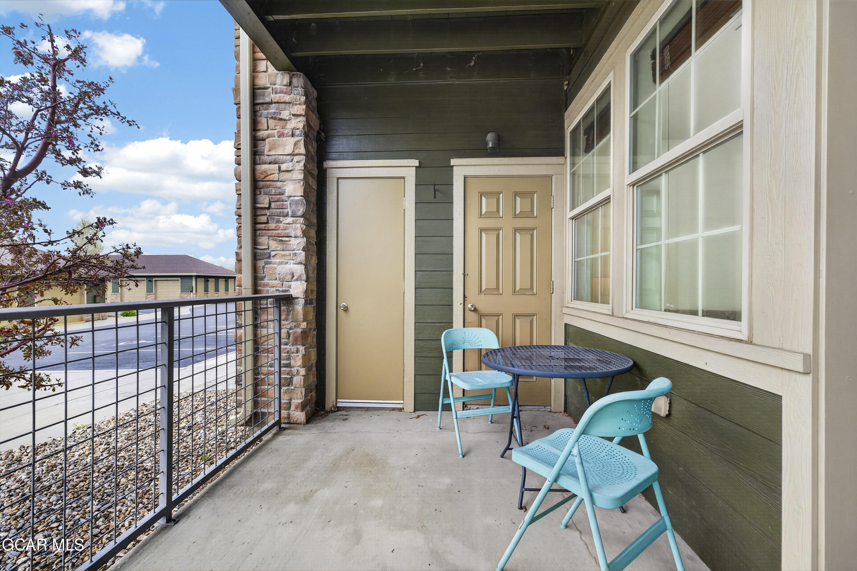 160 VILLAGE F107