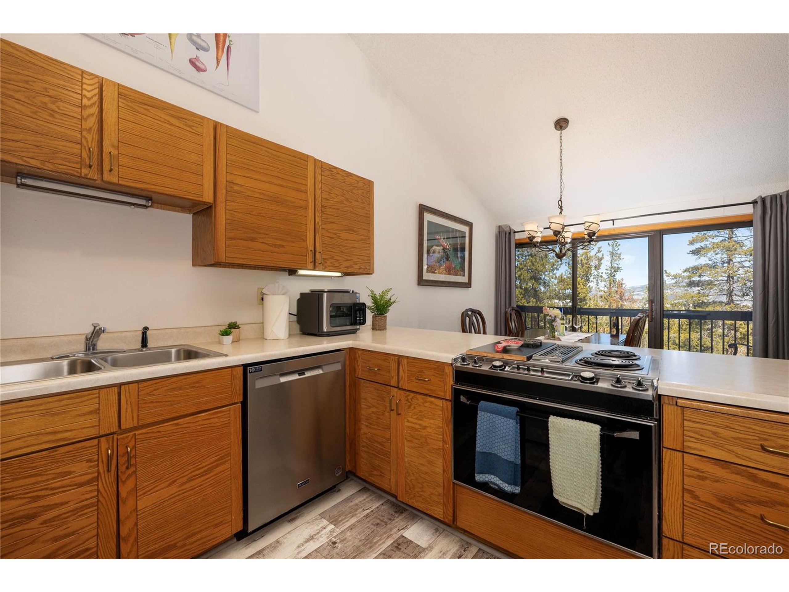 100 Bryant Blvd 11 Fraser Unit: 11