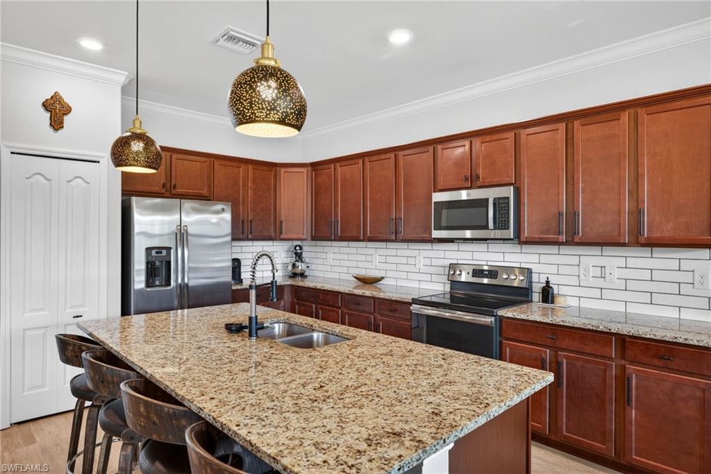 9452 Foxglove LN