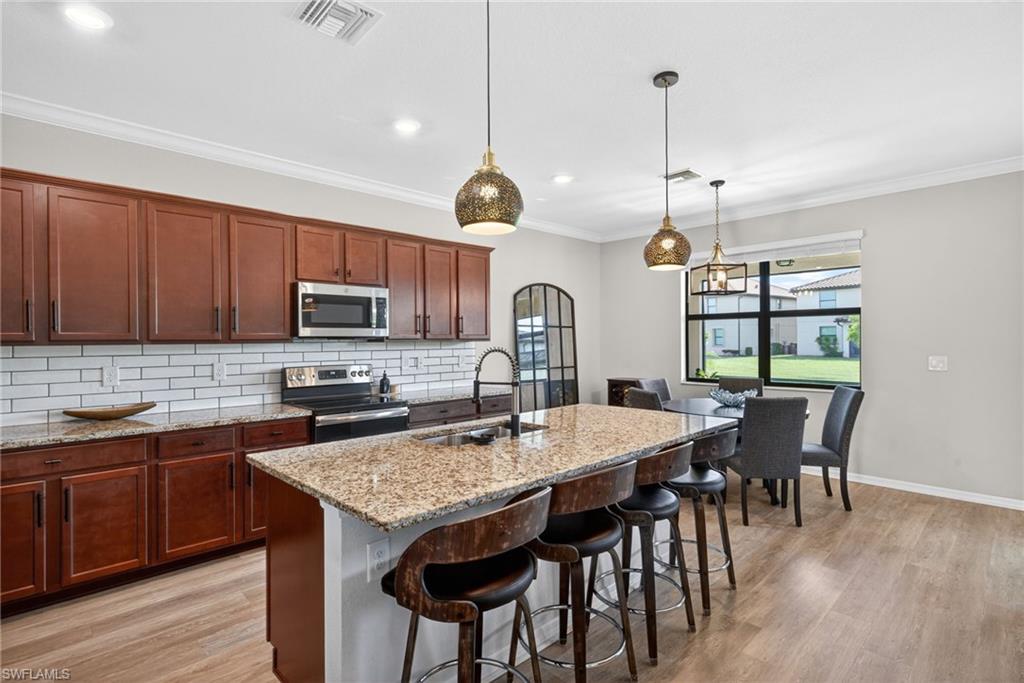 9452 Foxglove LN
