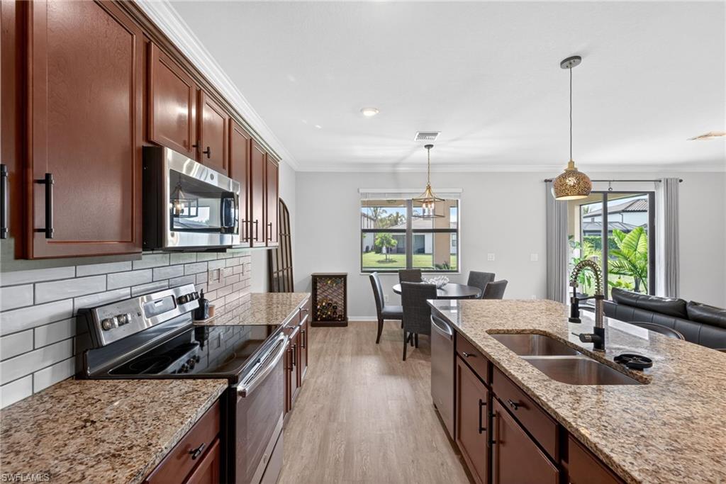 9452 Foxglove LN