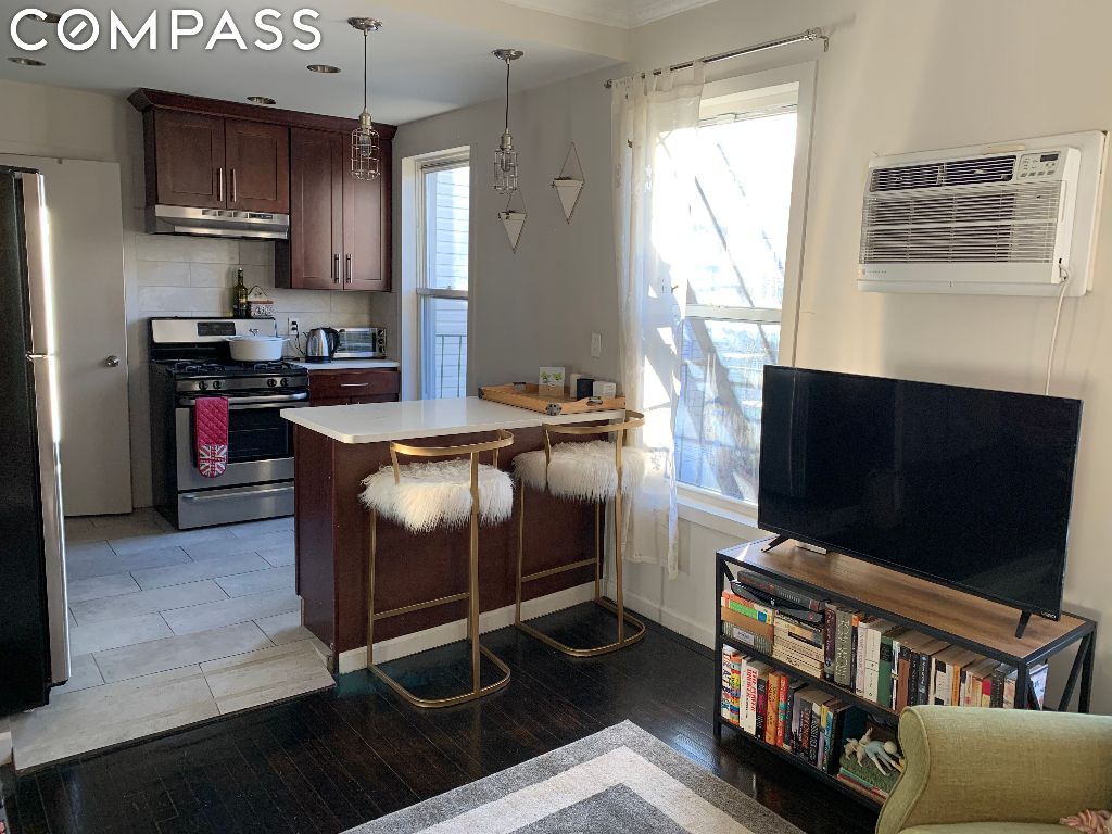 320 Leonard Street 3
