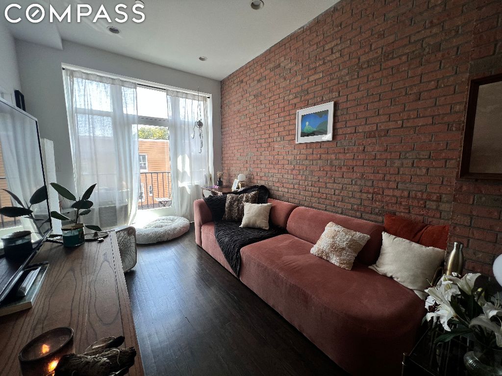 551 Lorimer Street 2