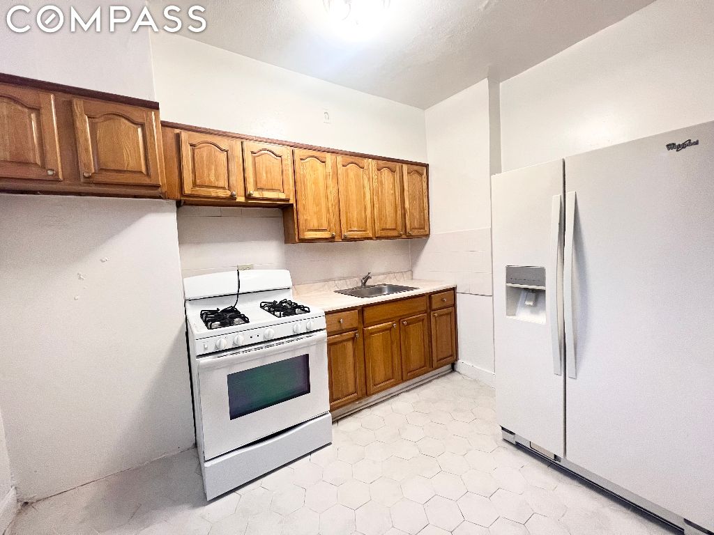 236 Ridgewood Avenue 3