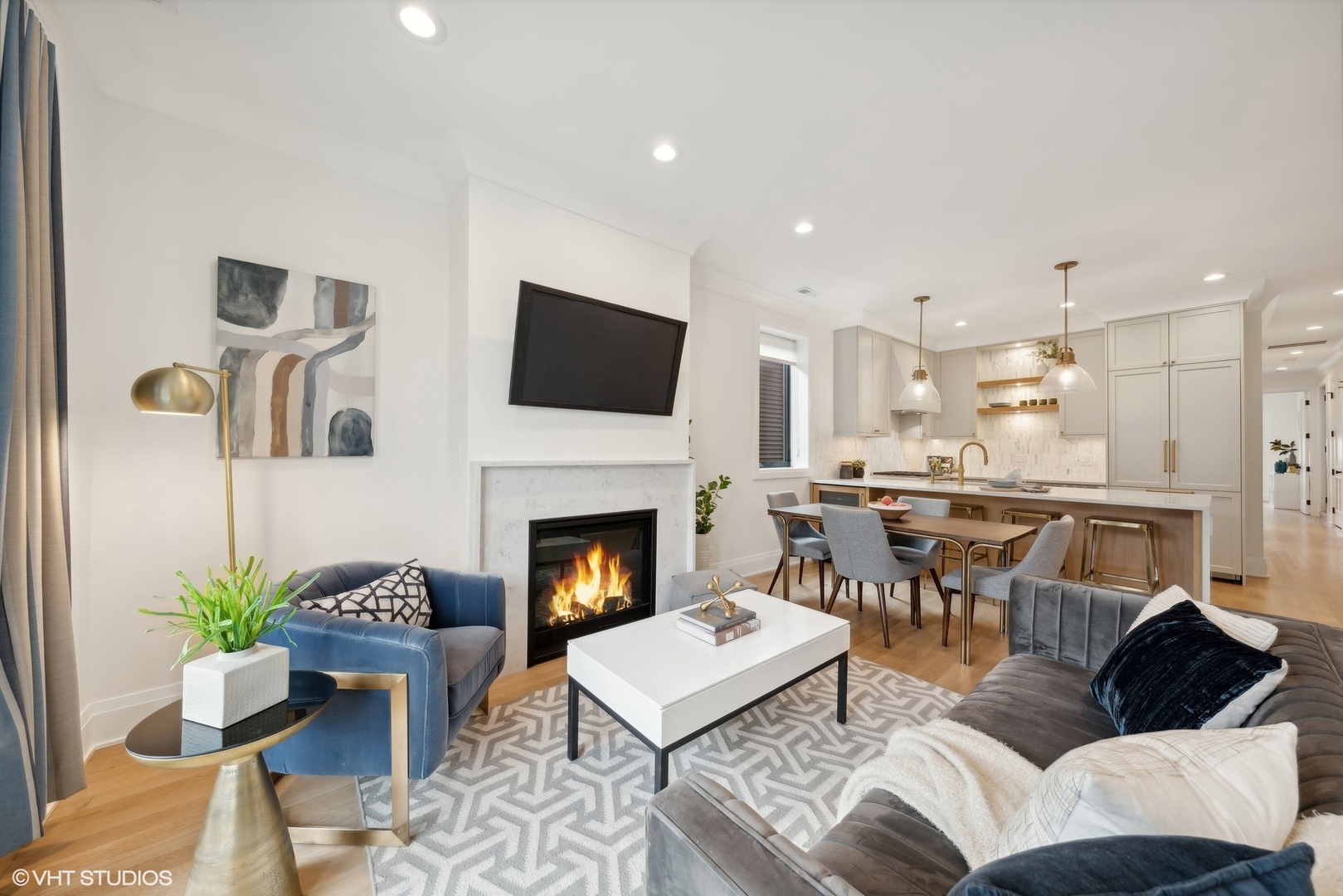 2650 N Racine Avenue Unit: 2