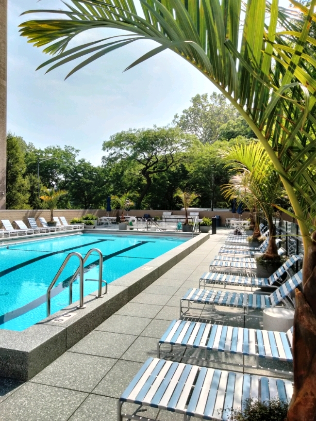 2400 N Lakeview Avenue Unit: 605