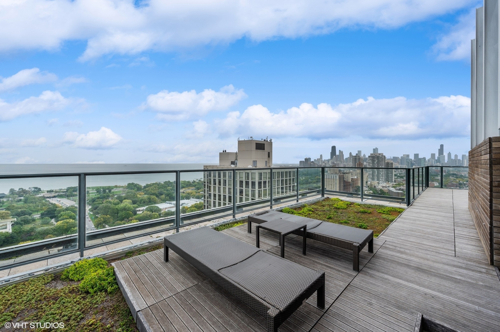 2400 N Lakeview Avenue Unit: 605