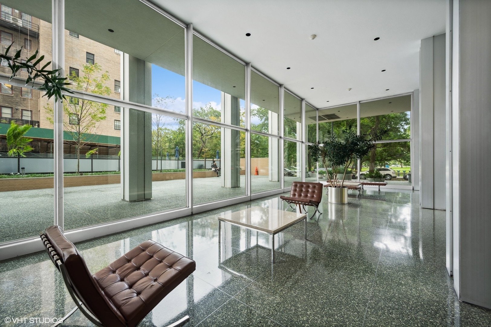 2400 N Lakeview Avenue Unit: 605