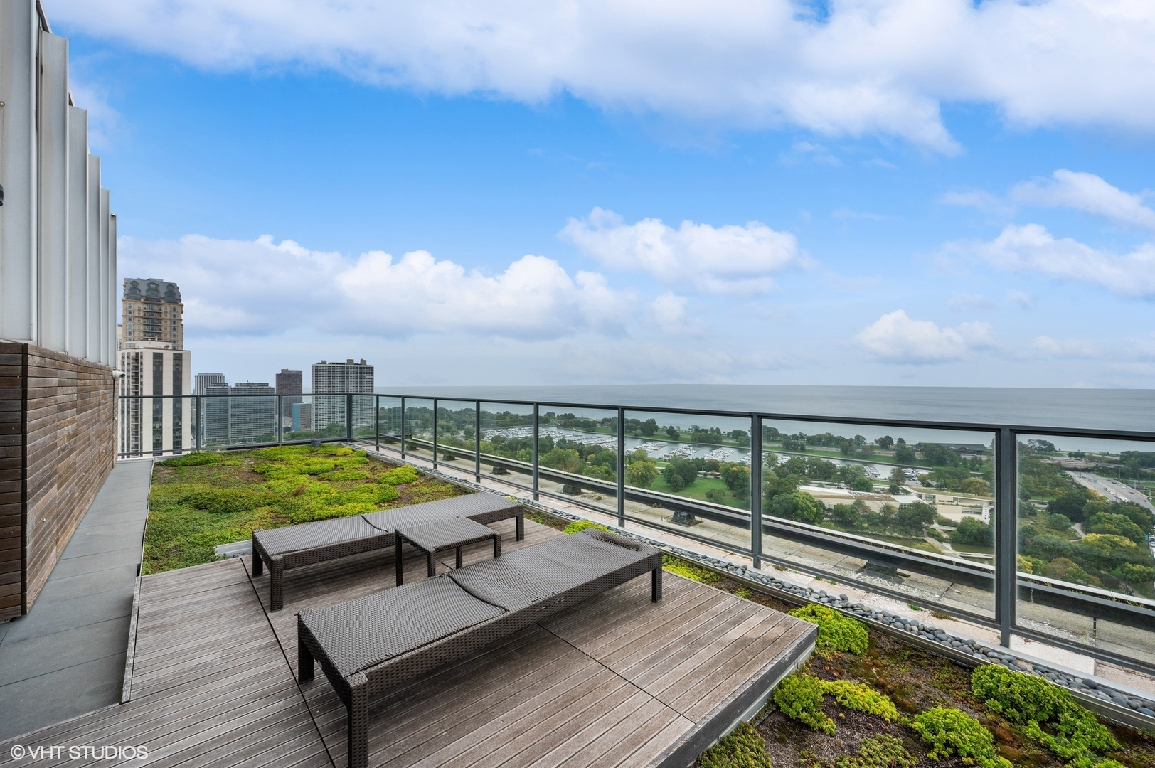 2400 N Lakeview Avenue Unit: 605