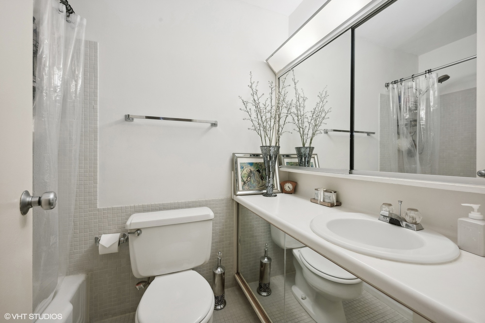 2400 N Lakeview Avenue Unit: 605