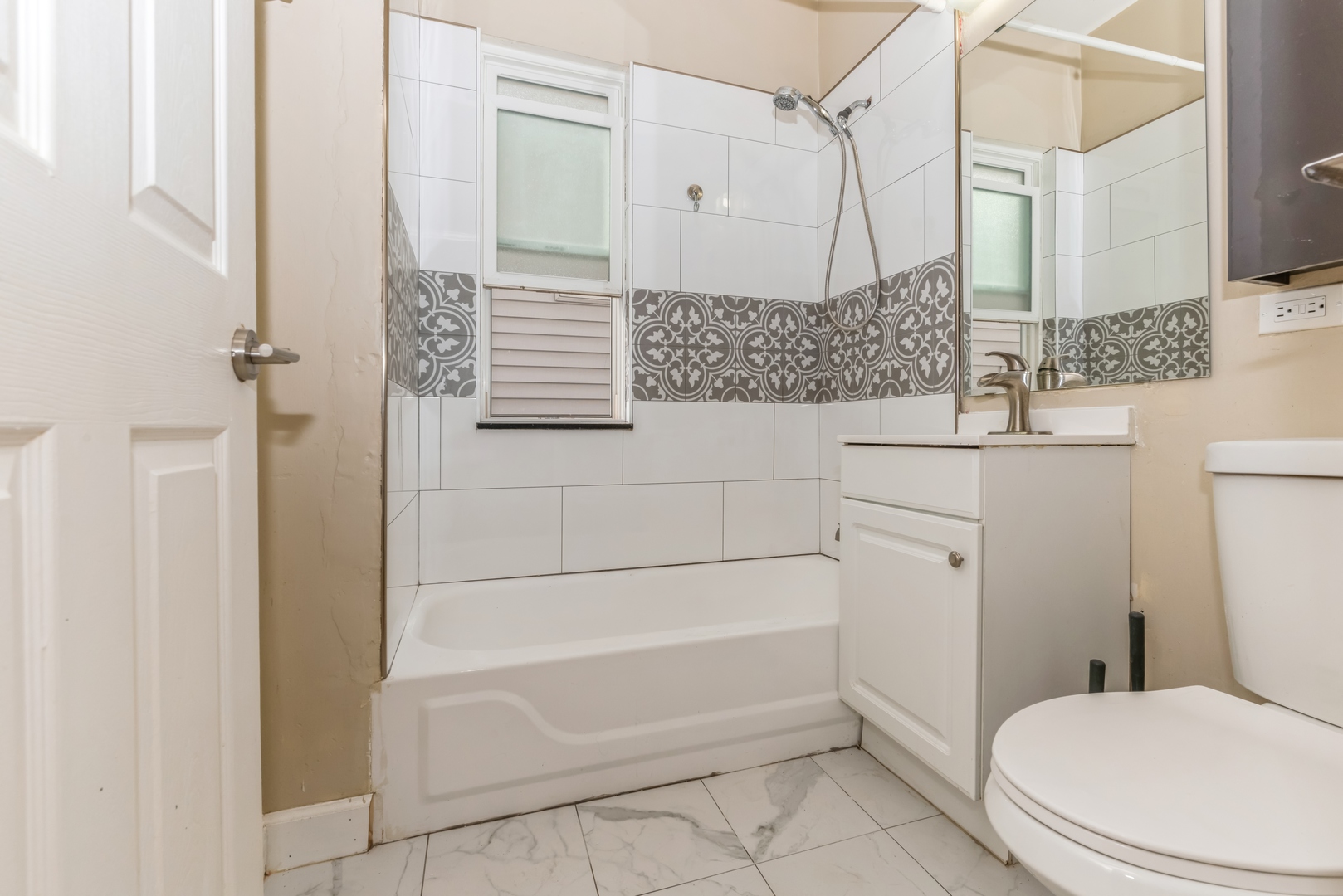 3114 N Monticello Avenue Unit: 2