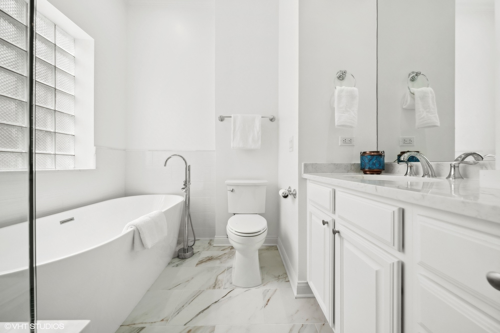 3251 N Kenmore Avenue Unit: 3