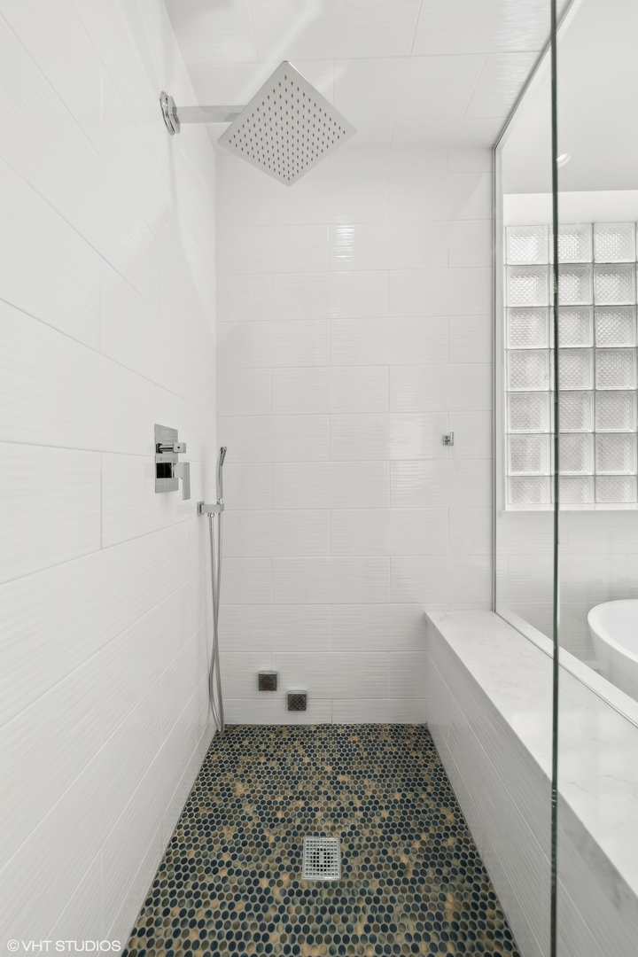 3251 N Kenmore Avenue Unit: 3